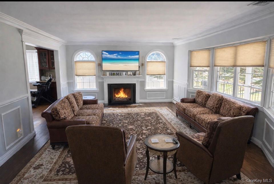 39 West Lane, Bay Shore, NY 11706