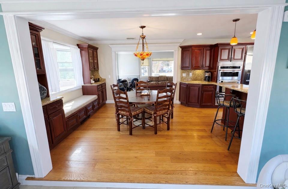 39 West Lane, Bay Shore, NY 11706