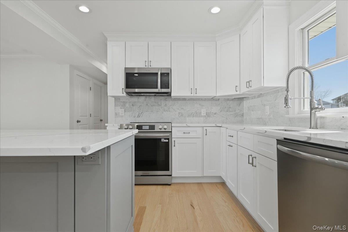 38 Bobolink Lane, Levittown, NY 11756