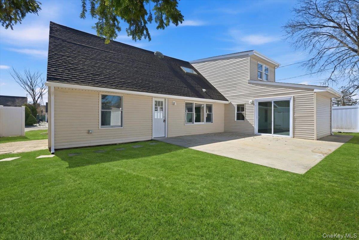 38 Bobolink Lane, Levittown, NY 11756