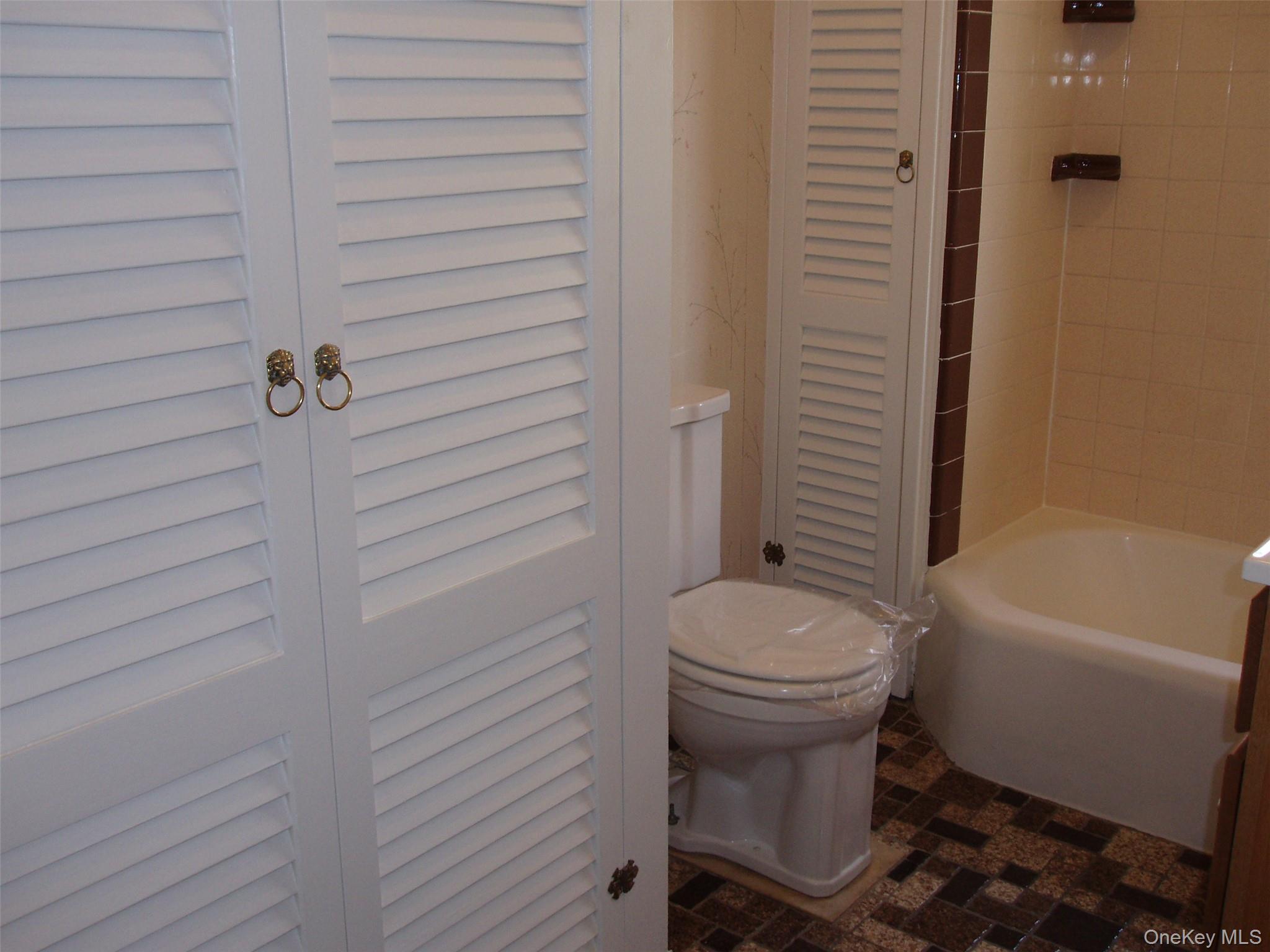 953 Ripley Lane, Oyster Bay, NY 11771