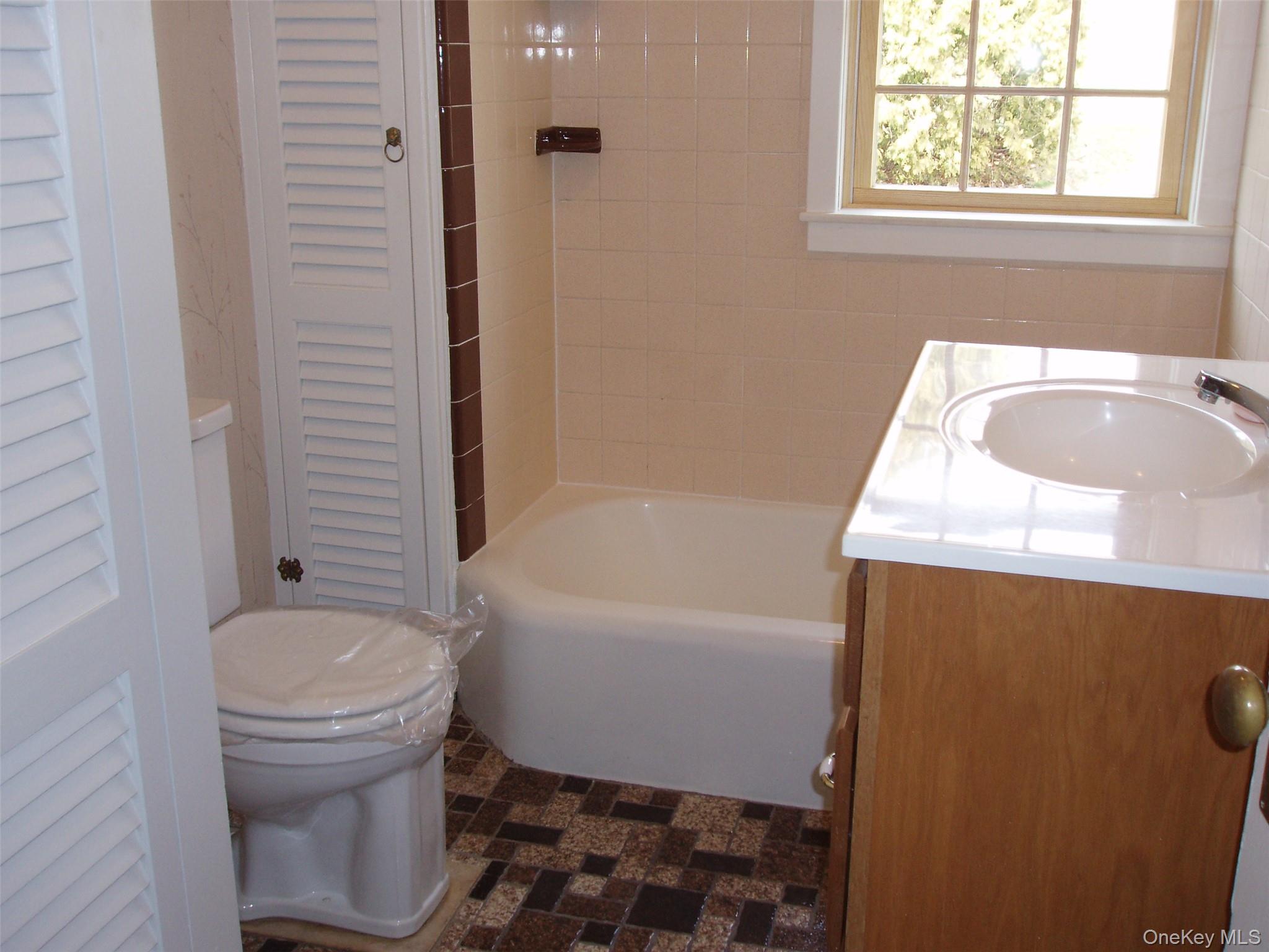 953 Ripley Lane, Oyster Bay, NY 11771