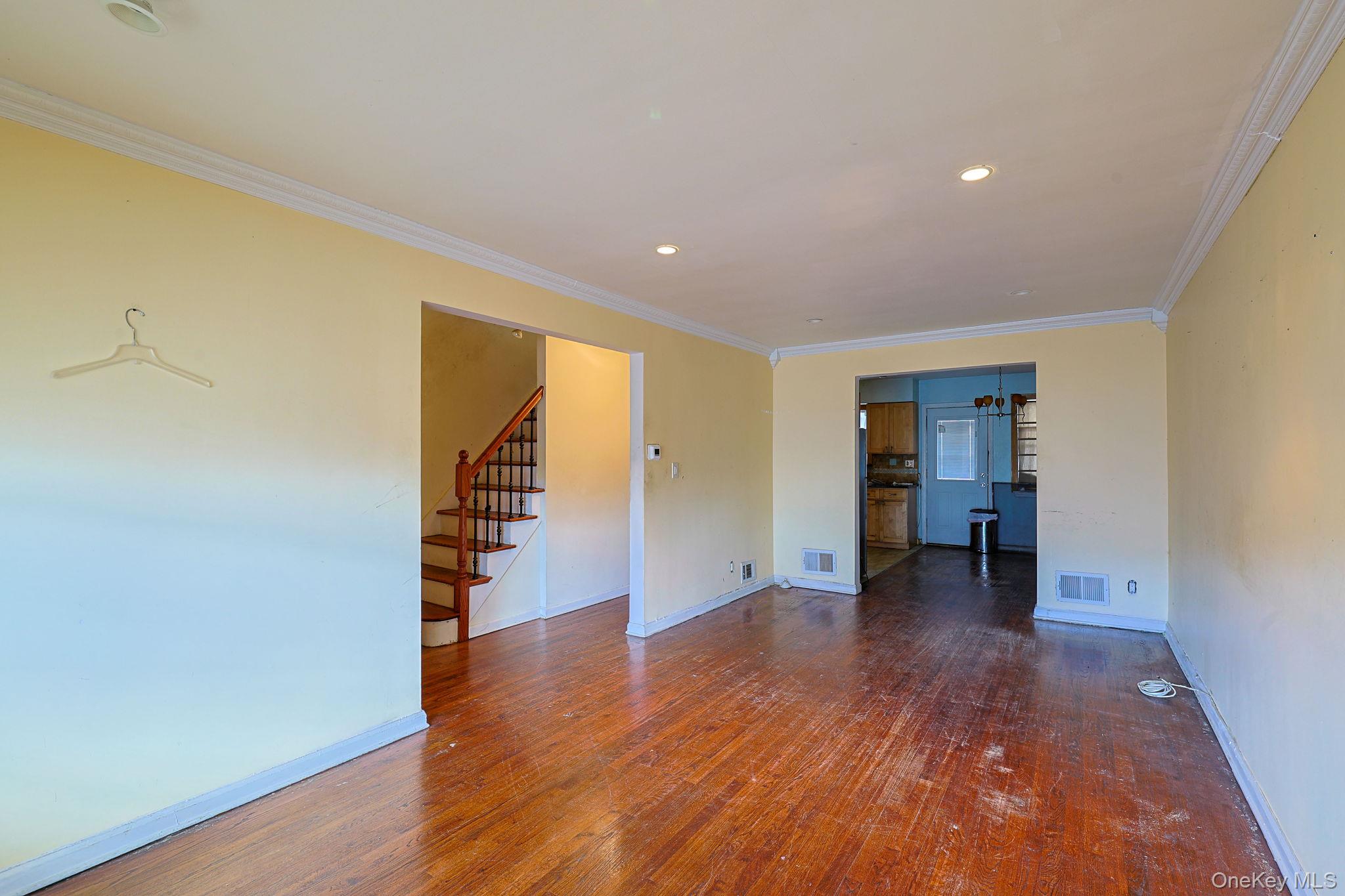 877 E 223rd Street, Bronx, NY 10466