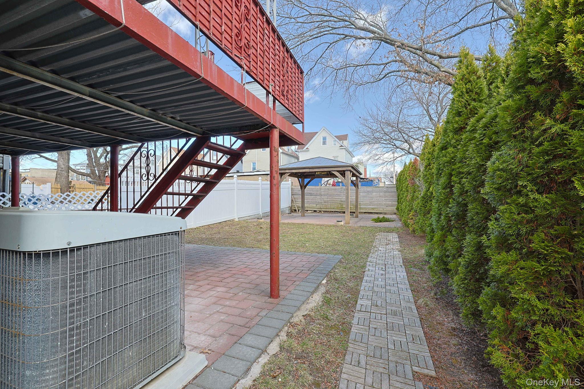 877 E 223rd Street, Bronx, NY 10466