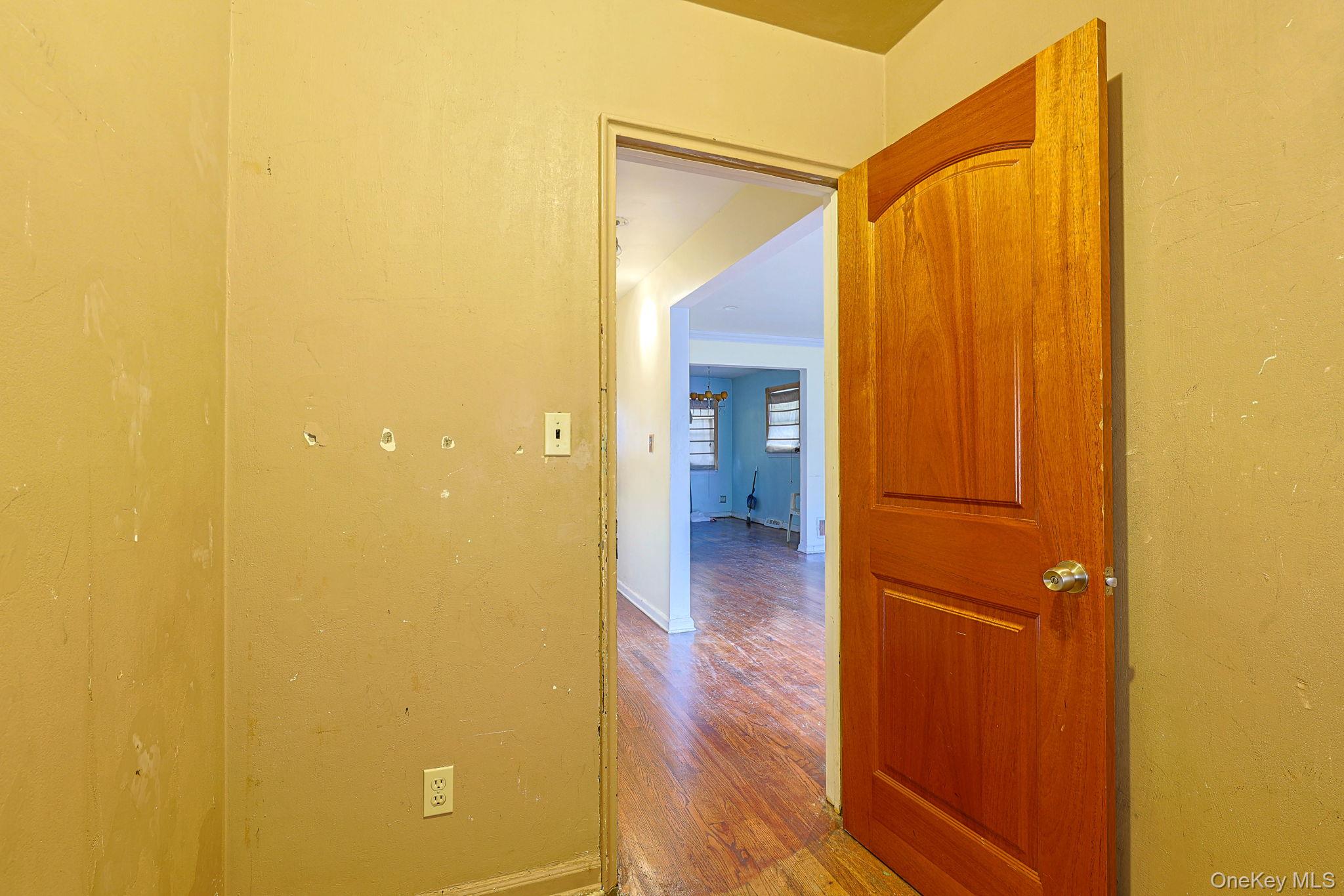 877 E 223rd Street, Bronx, NY 10466