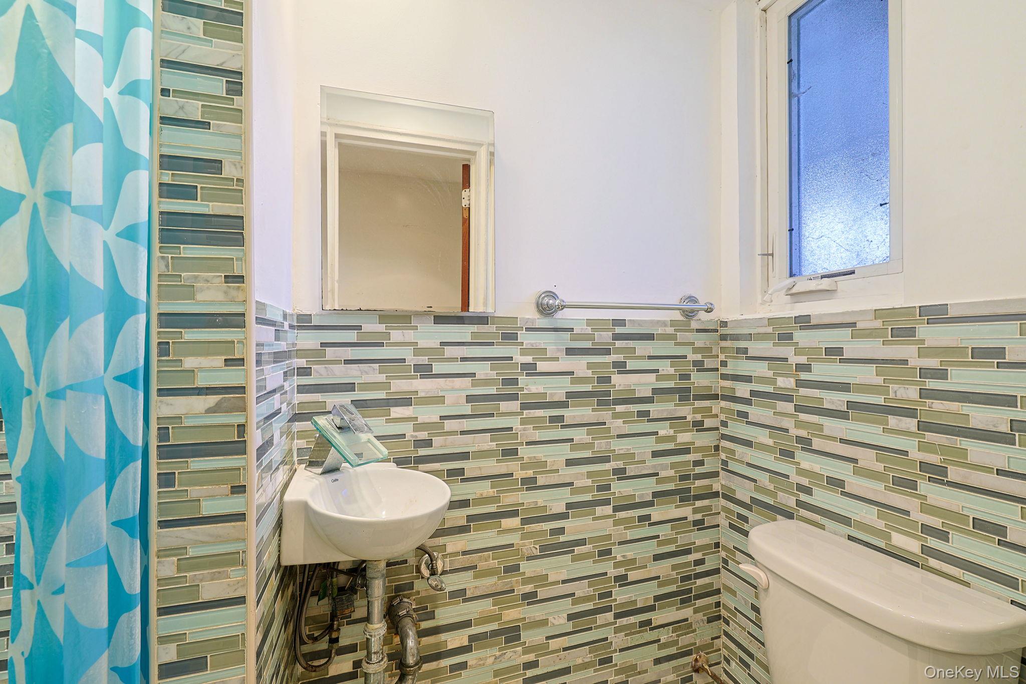 877 E 223rd Street, Bronx, NY 10466