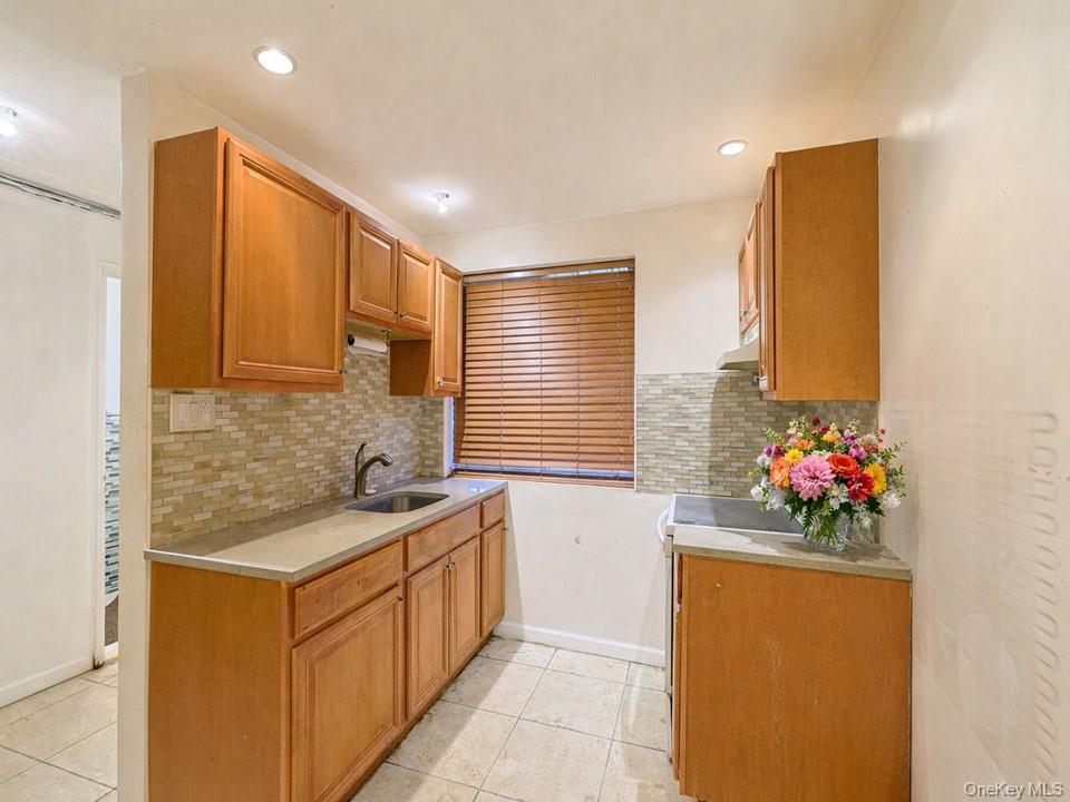 877 E 223rd Street, Bronx, NY 10466