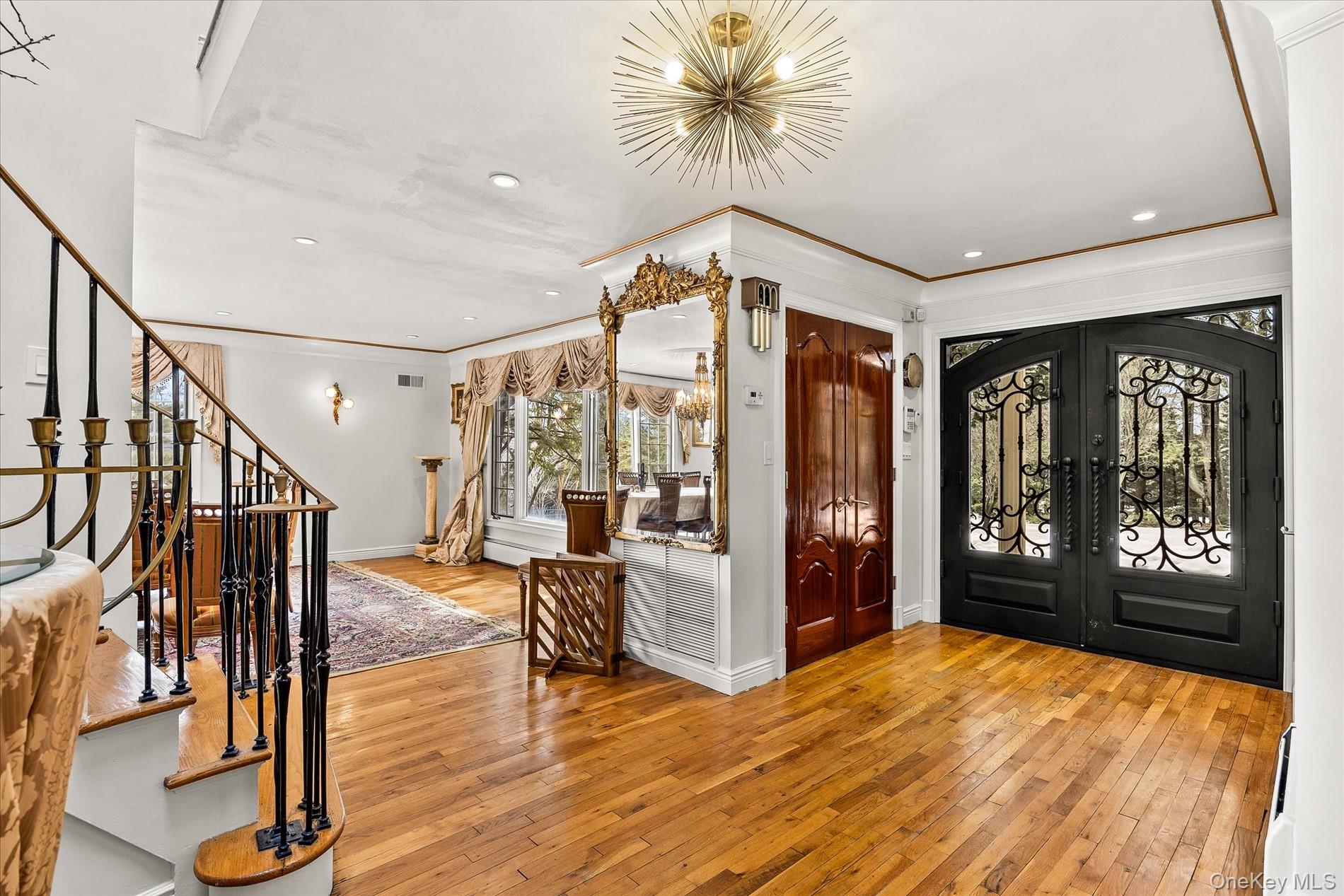 15 Cricket Lane, Great Neck, NY 11024