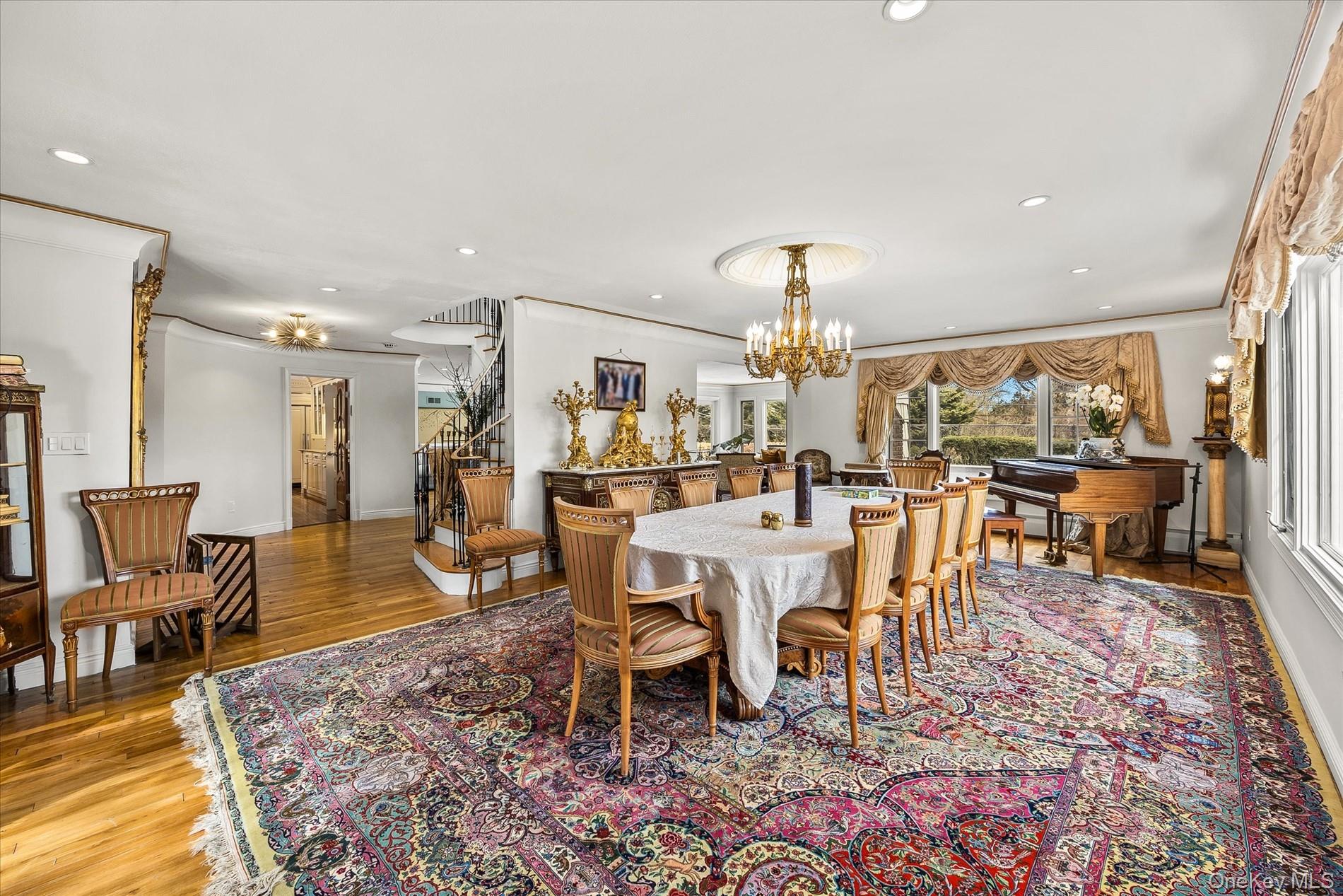 15 Cricket Lane, Great Neck, NY 11024