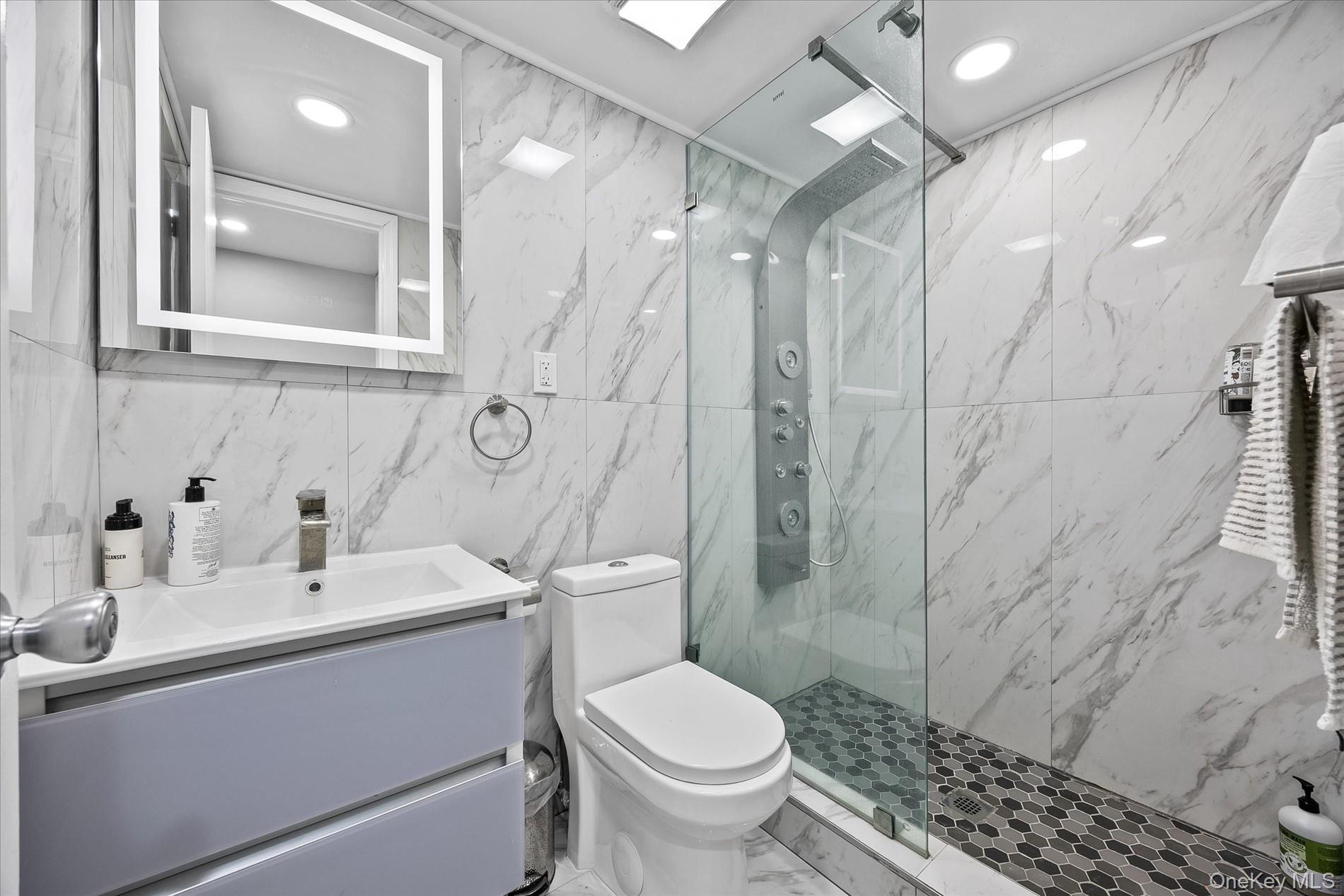 15 Cricket Lane, Great Neck, NY 11024