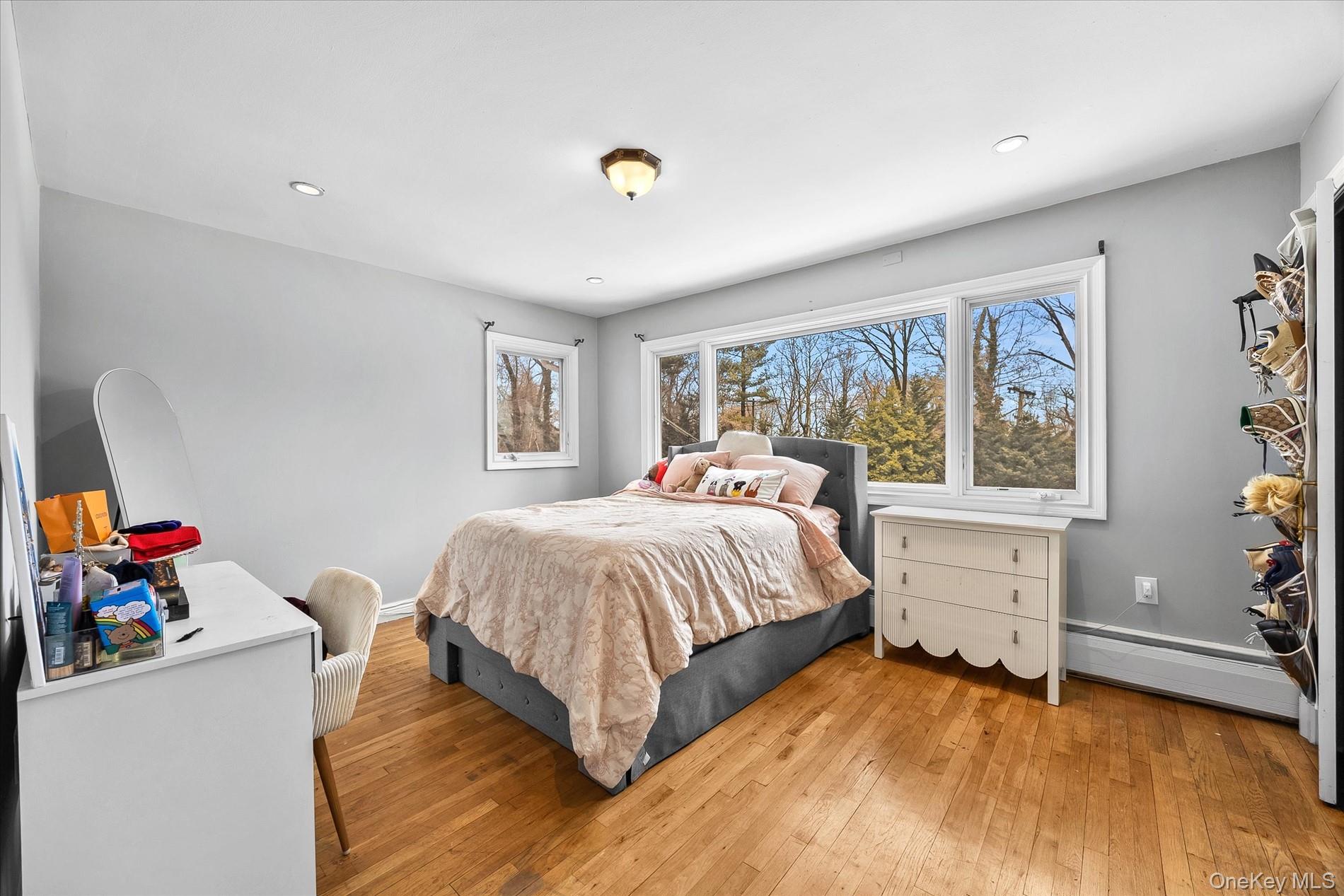 15 Cricket Lane, Great Neck, NY 11024