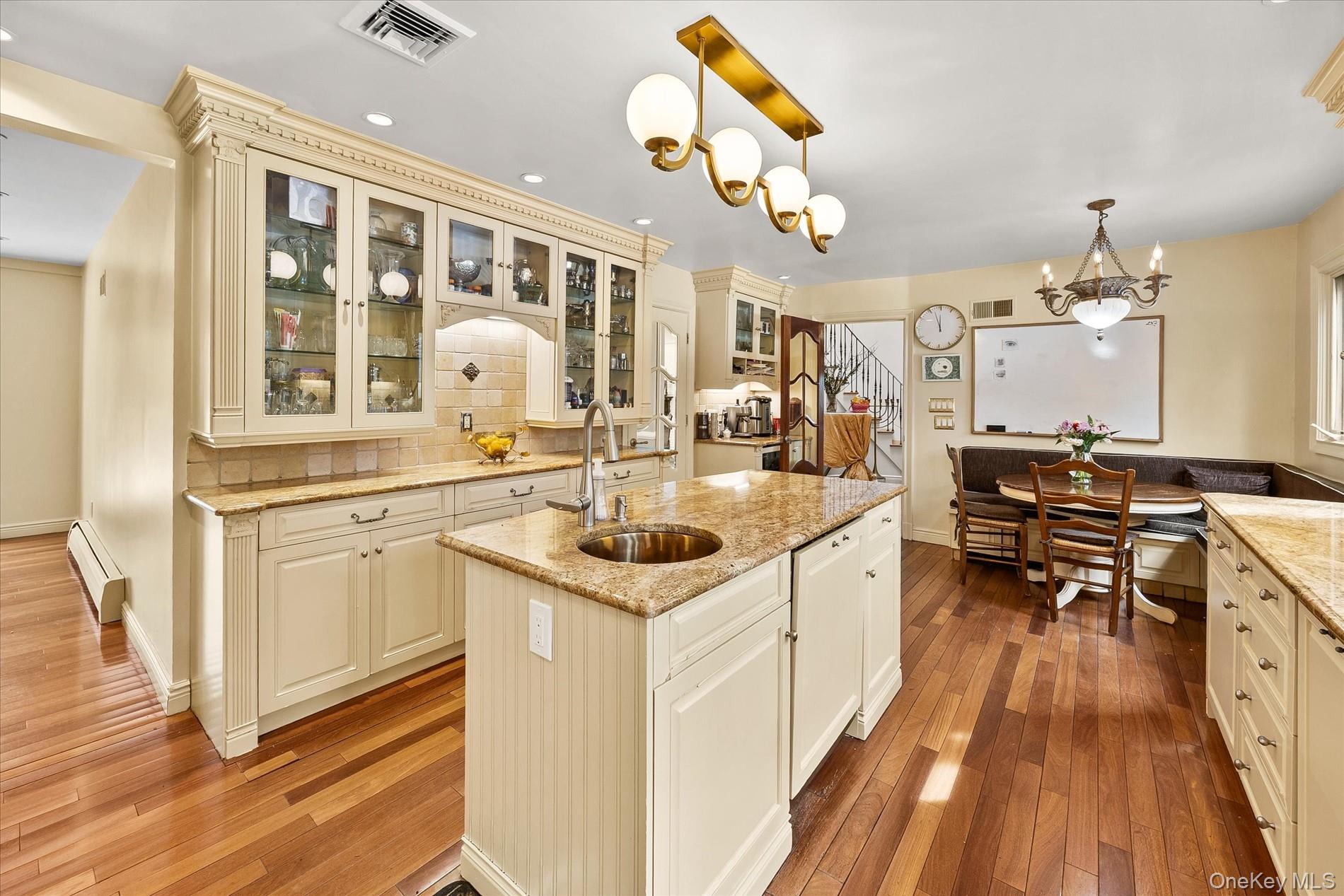 15 Cricket Lane, Great Neck, NY 11024