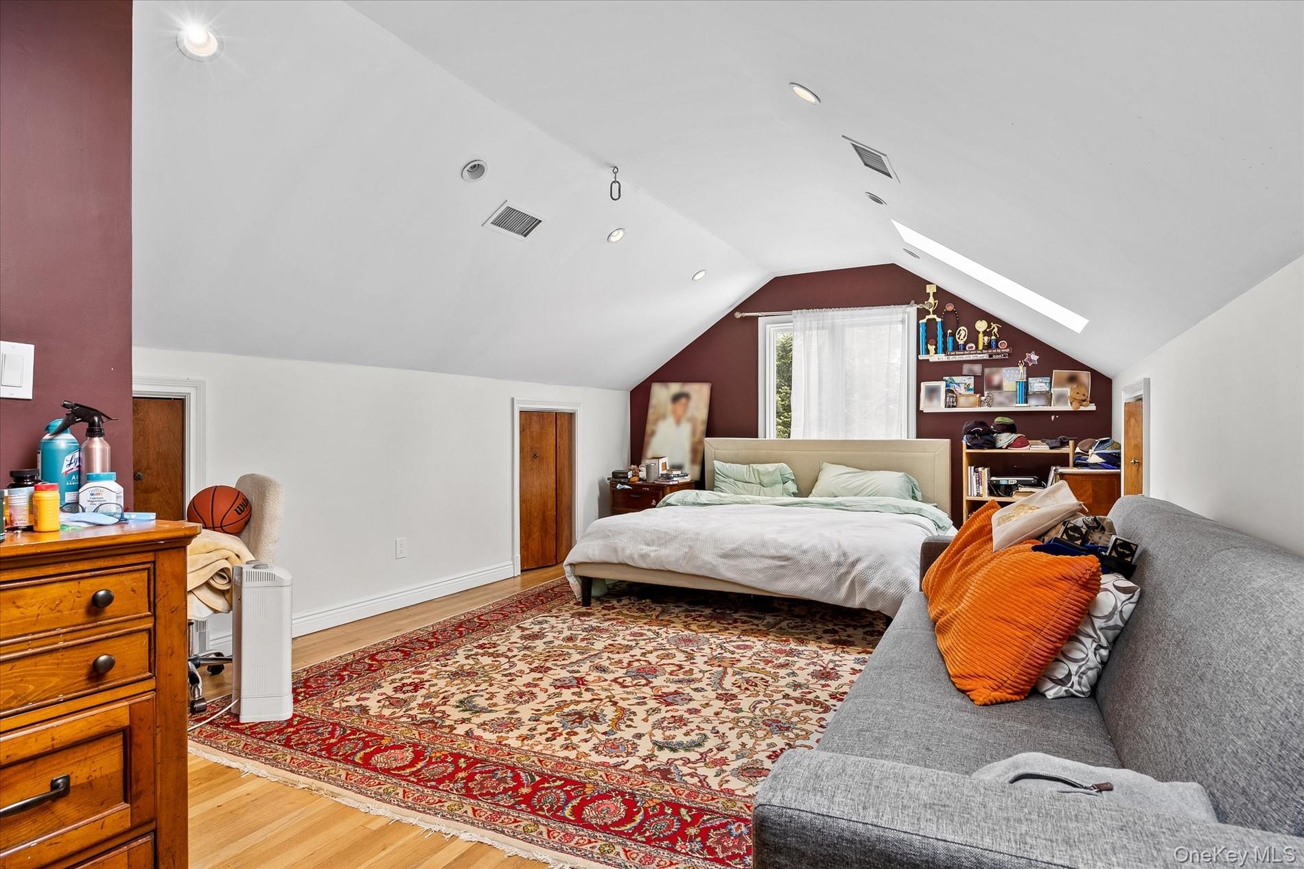 15 Cricket Lane, Great Neck, NY 11024