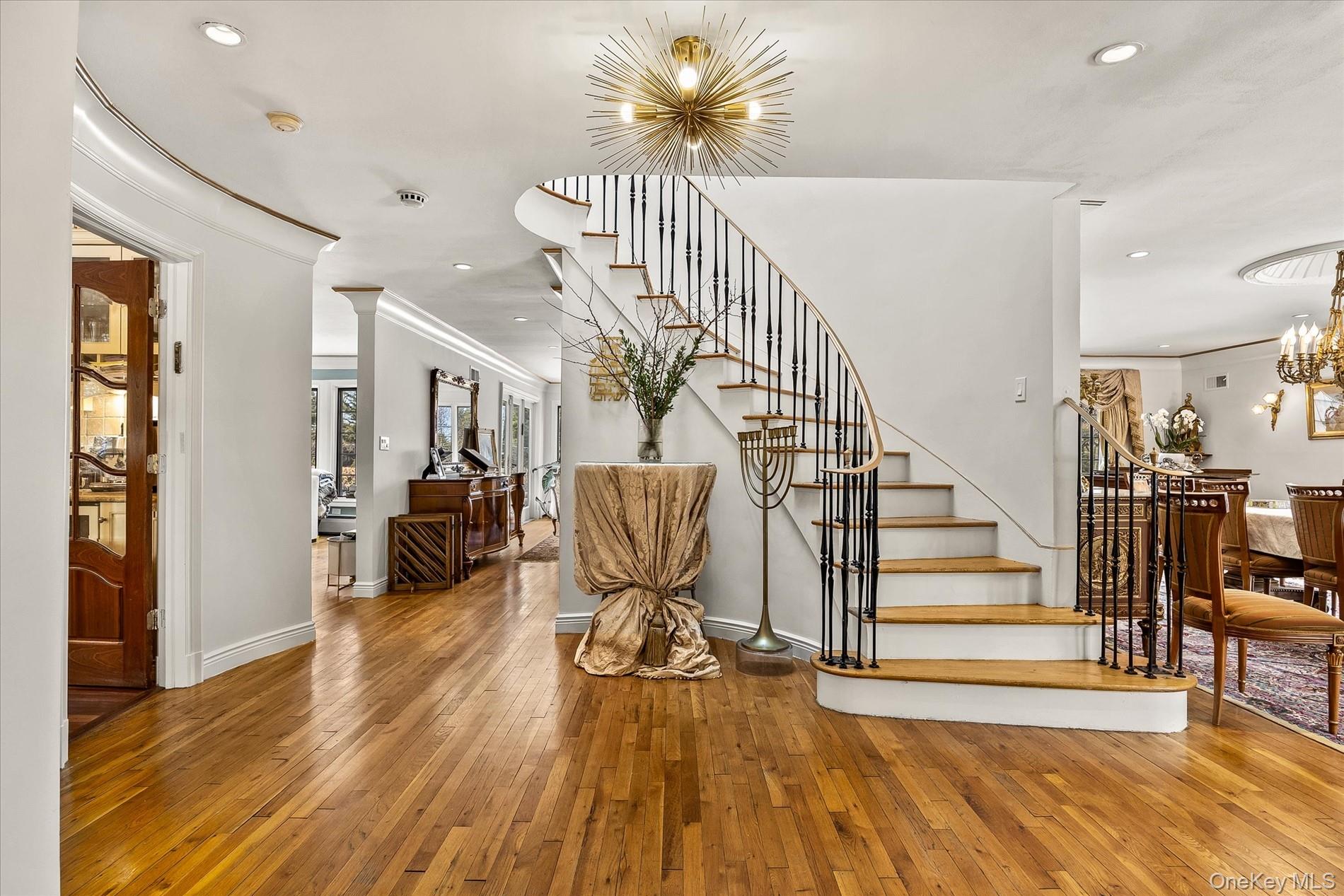 15 Cricket Lane, Great Neck, NY 11024