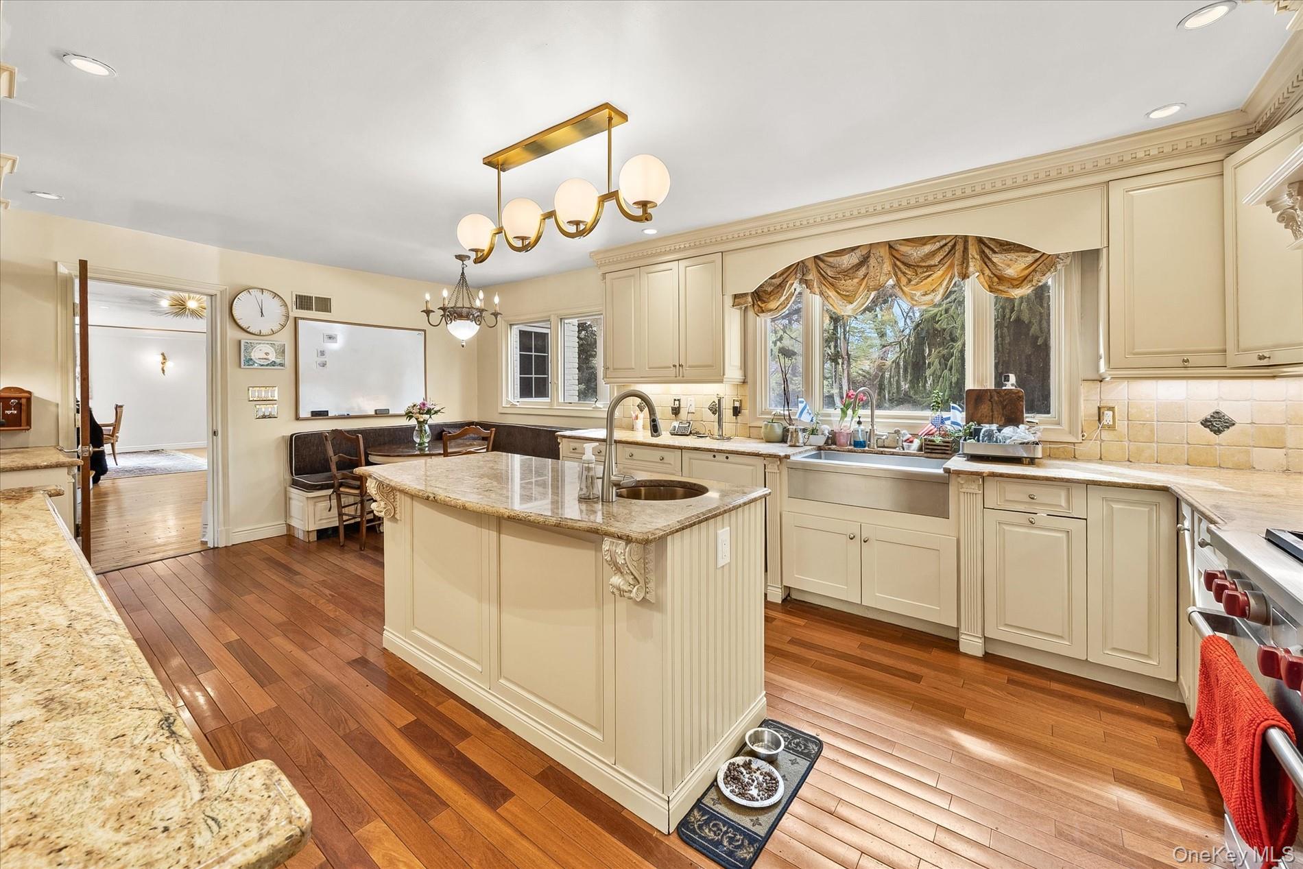 15 Cricket Lane, Great Neck, NY 11024