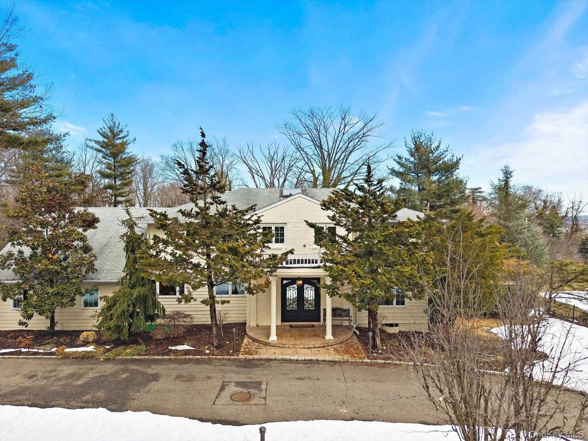 15 Cricket Lane, Great Neck, NY 11024