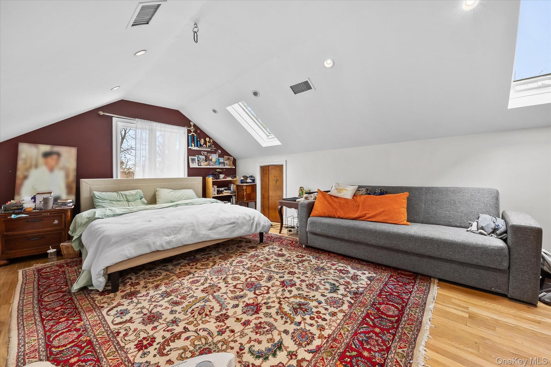 15 Cricket Lane, Great Neck, NY 11024