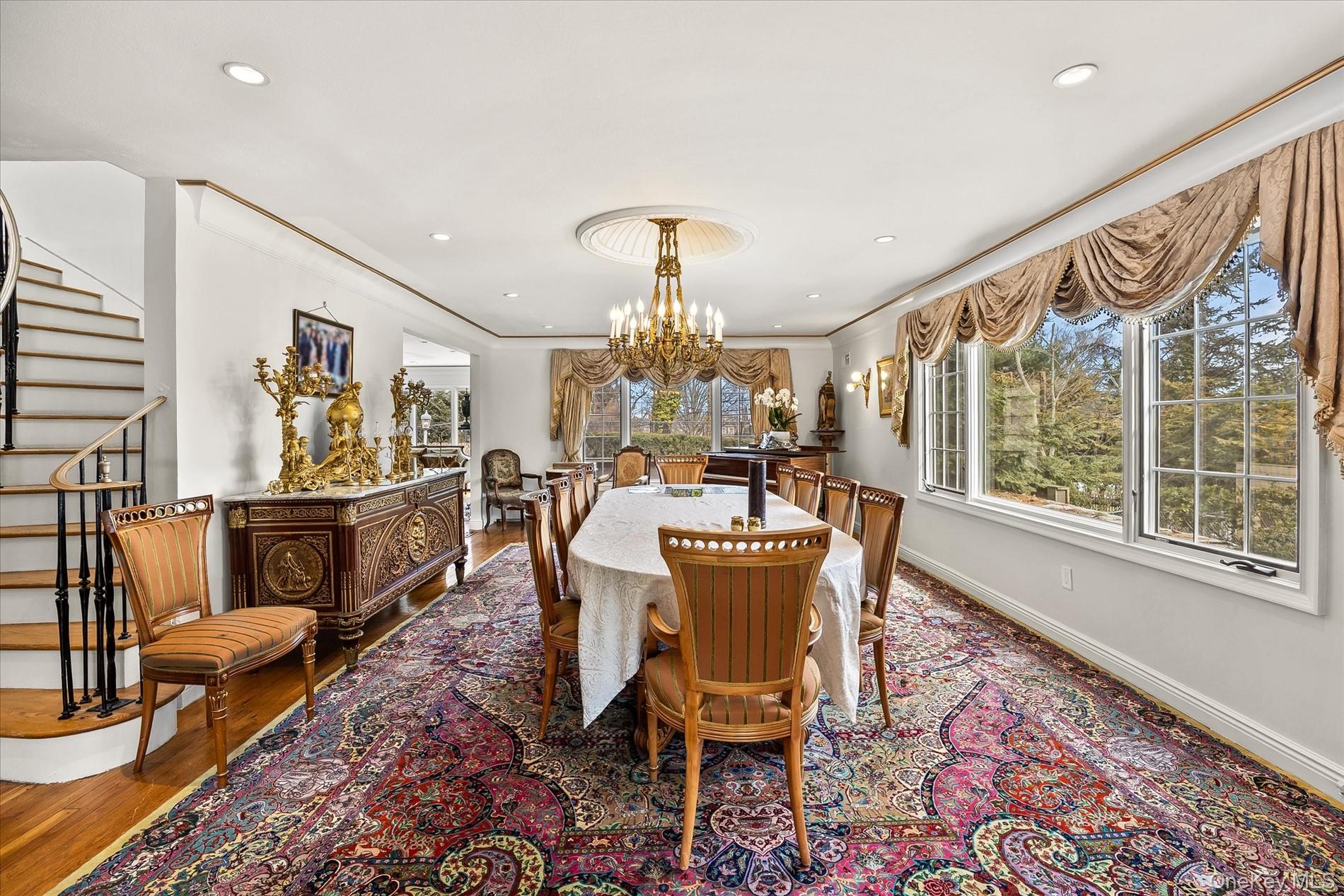 15 Cricket Lane, Great Neck, NY 11024