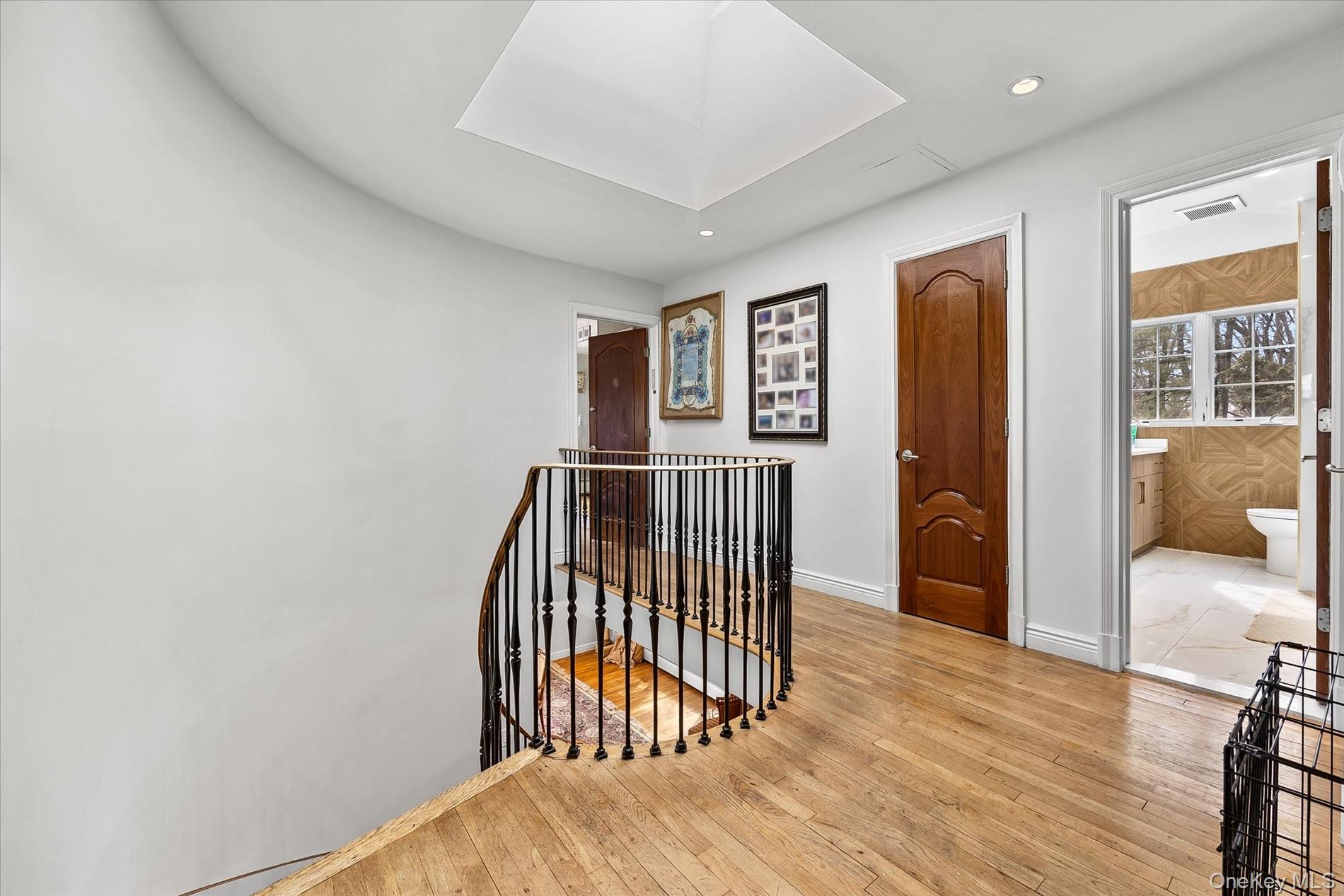 15 Cricket Lane, Great Neck, NY 11024