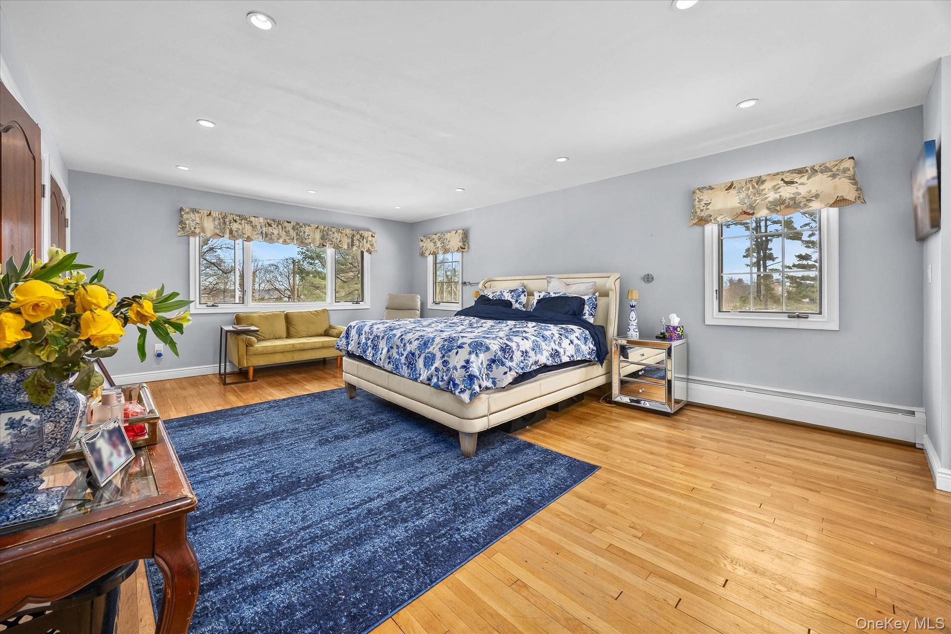 15 Cricket Lane, Great Neck, NY 11024