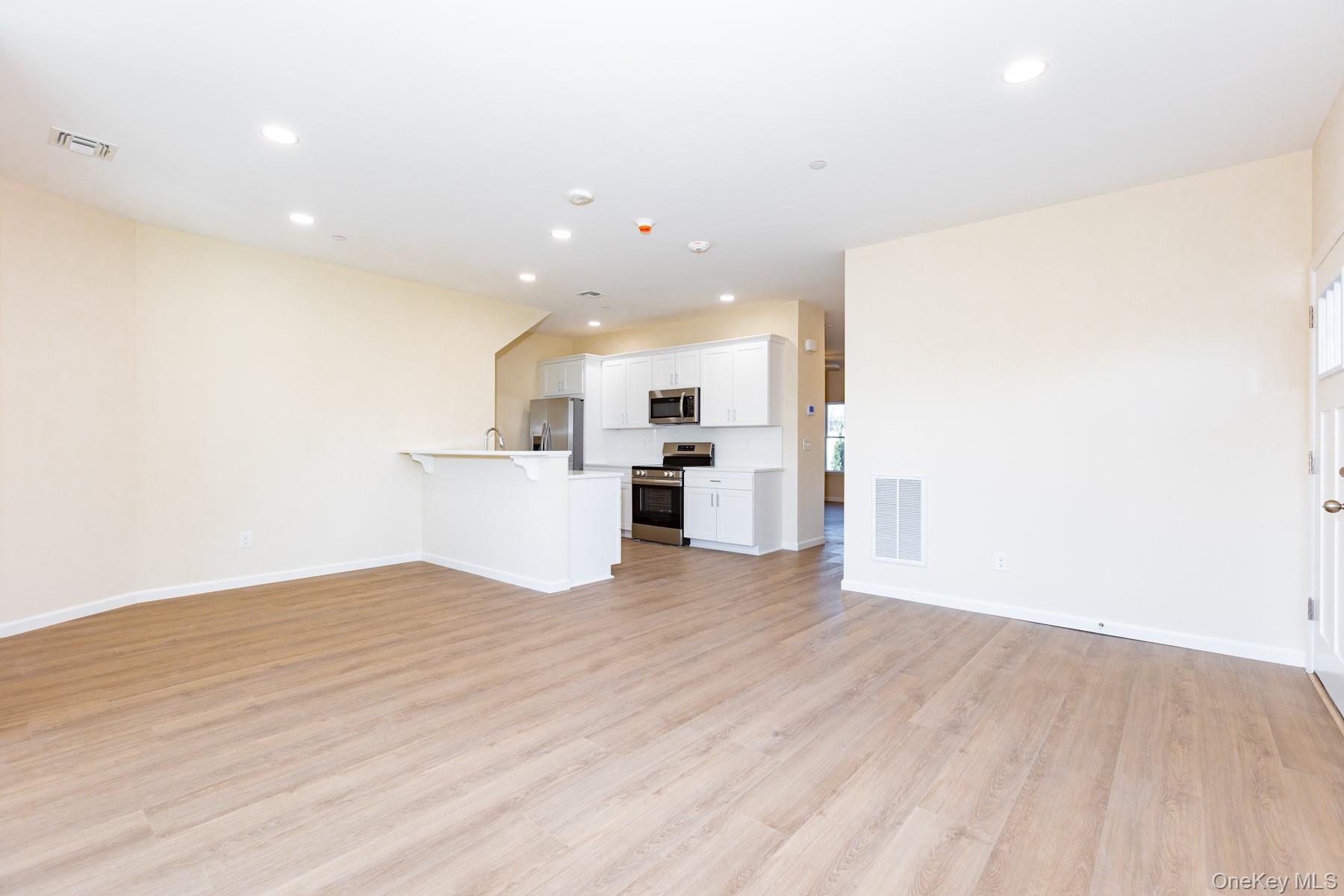 843 Lake Boulevard # 301, Lindenhurst, NY 11757