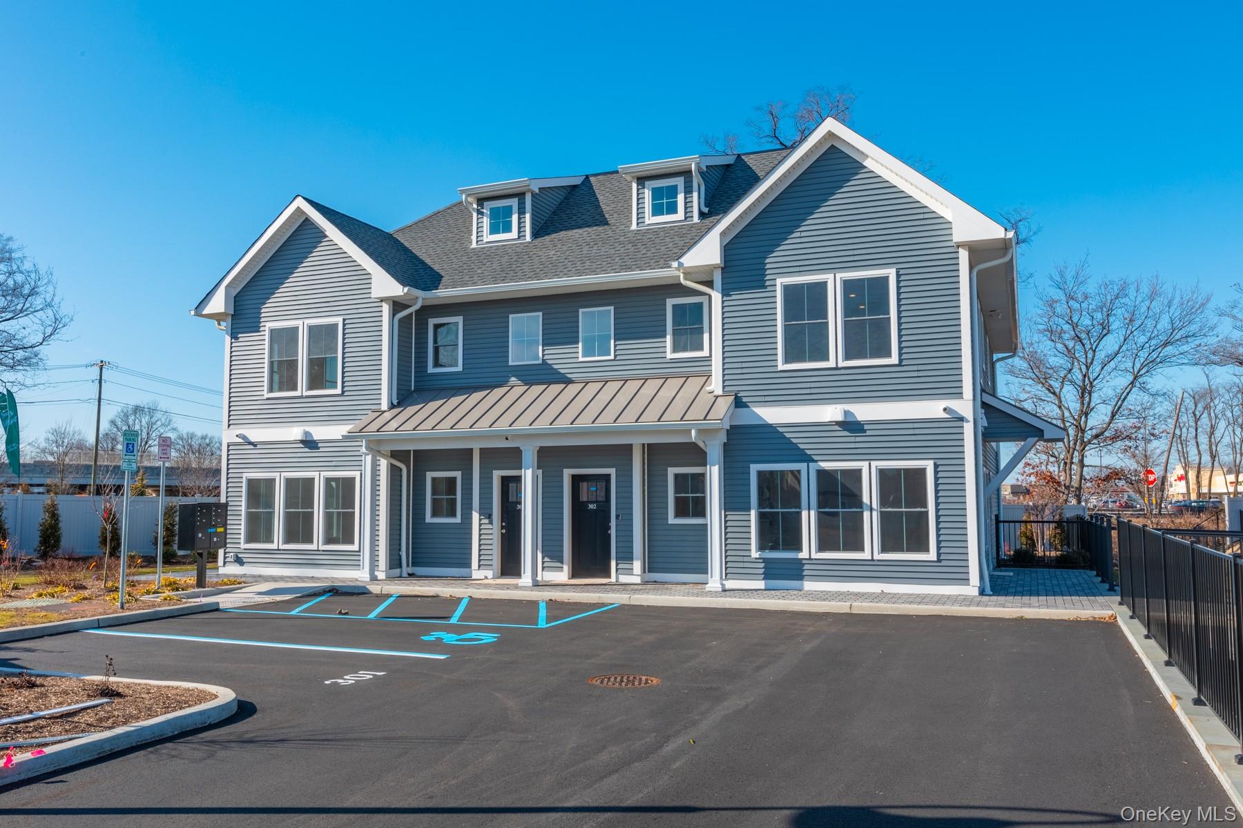 843 Lake Boulevard # 301, Lindenhurst, NY 11757