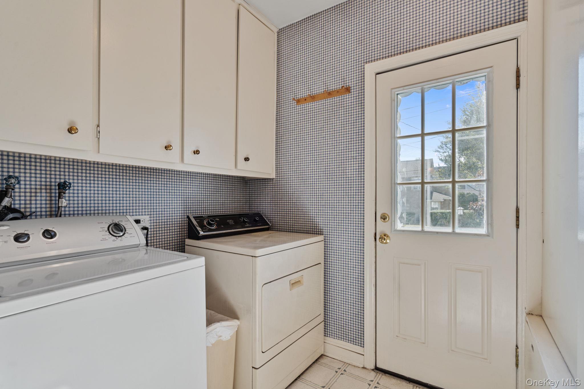 29 Summit Avenue, Lynbrook, NY 11563