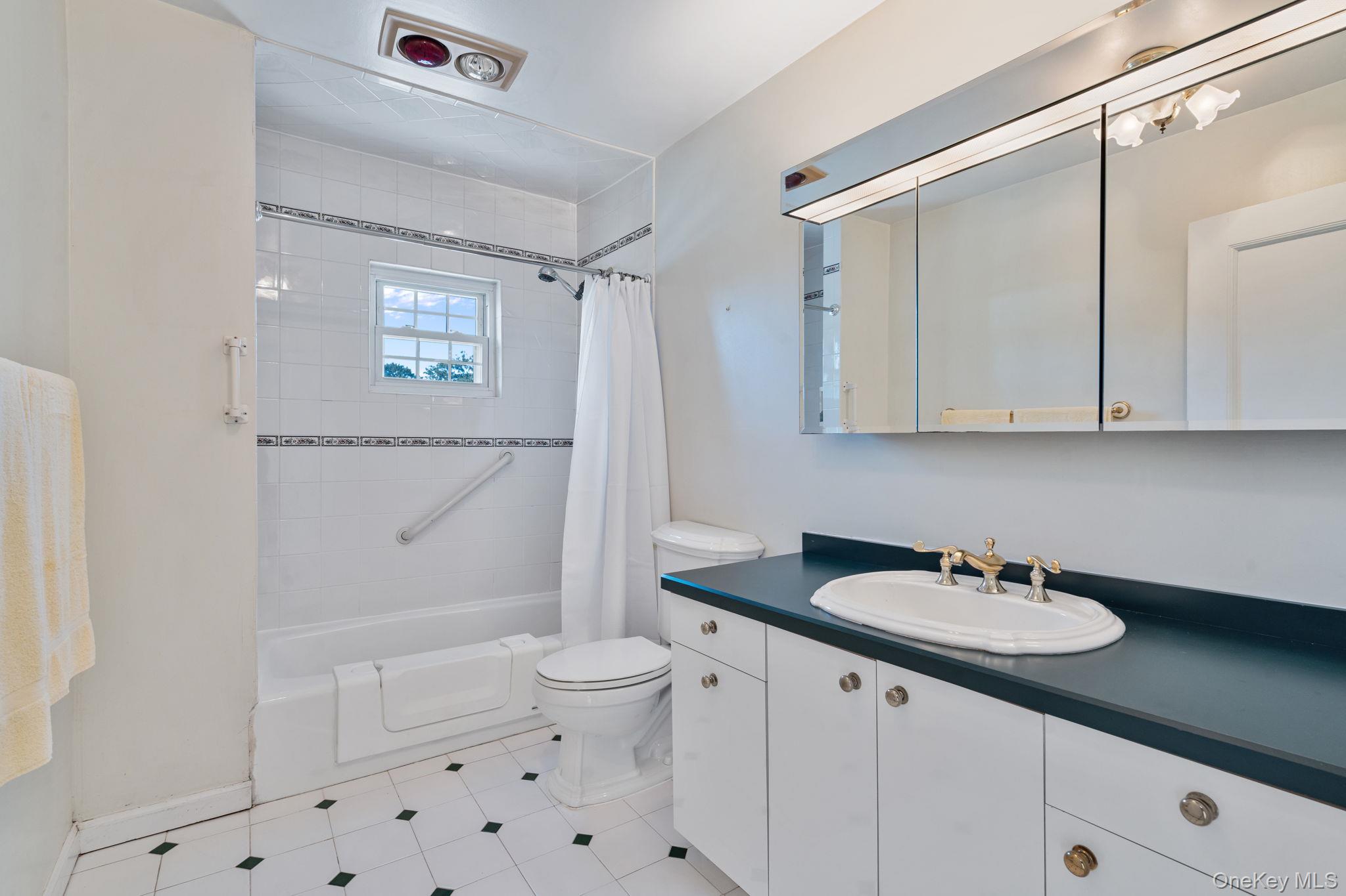 29 Summit Avenue, Lynbrook, NY 11563