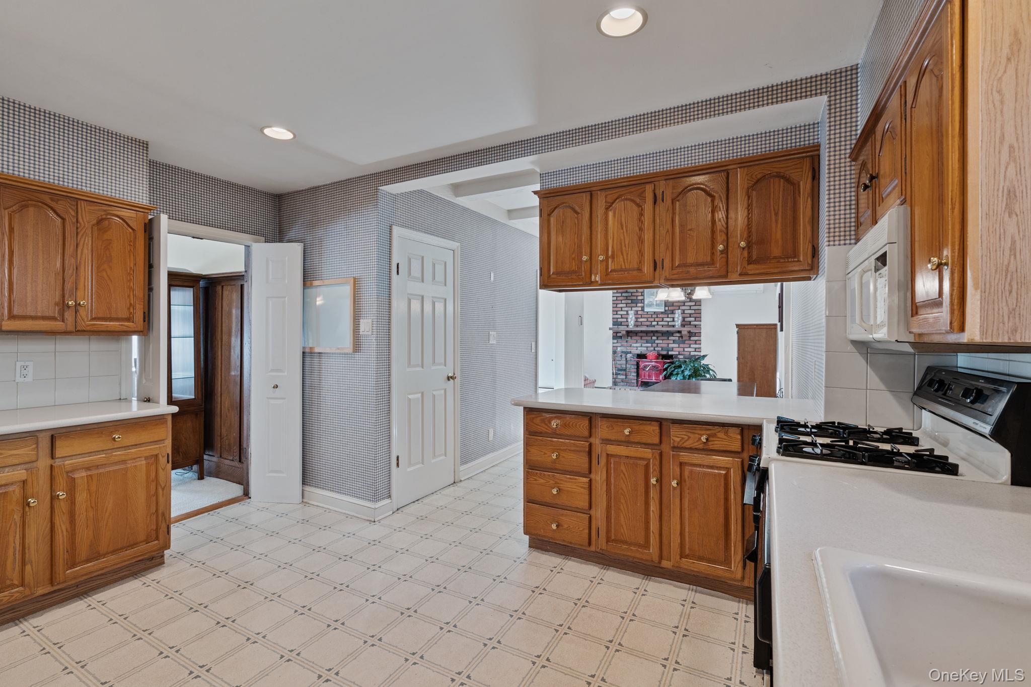 29 Summit Avenue, Lynbrook, NY 11563