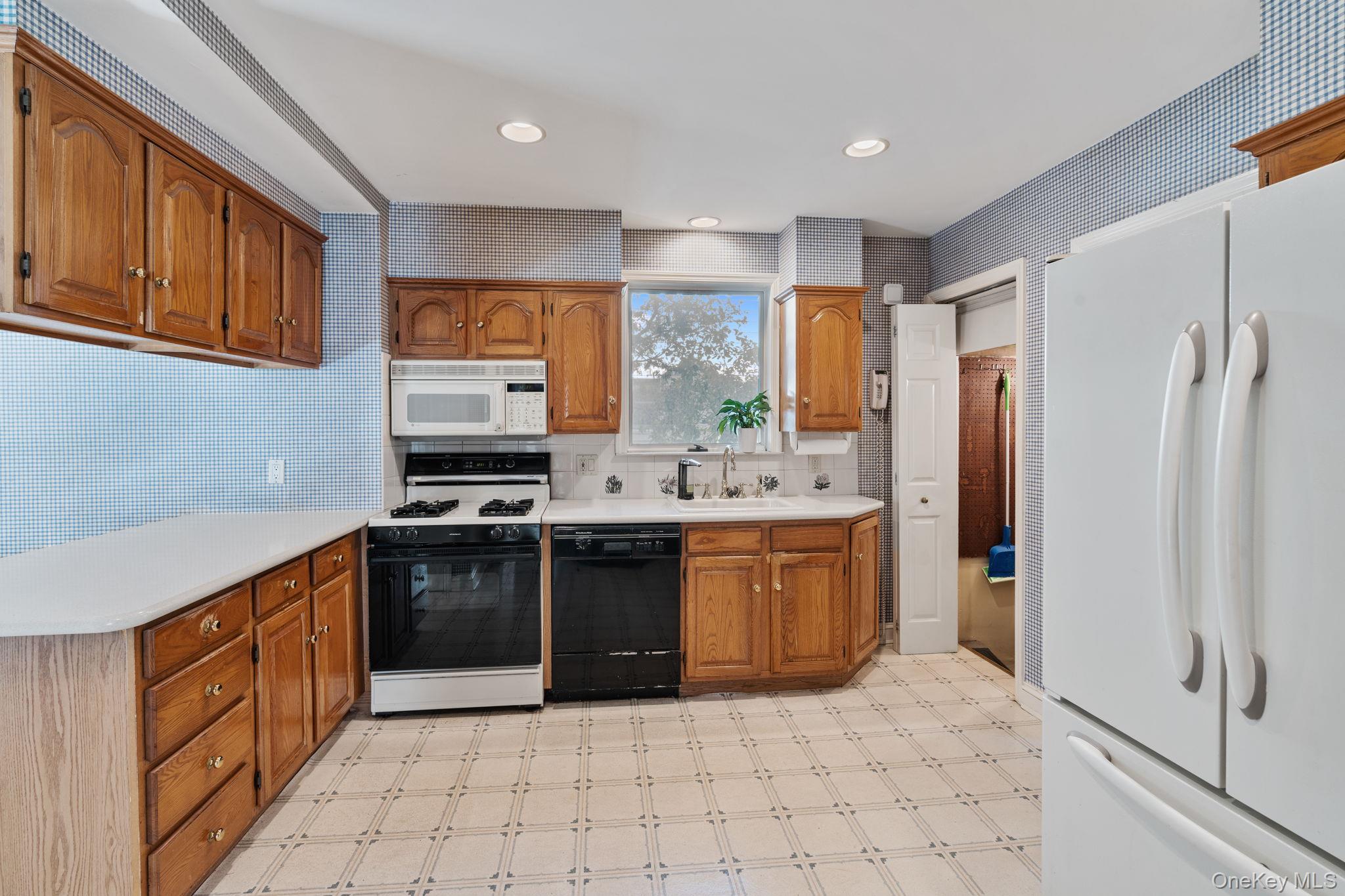 29 Summit Avenue, Lynbrook, NY 11563