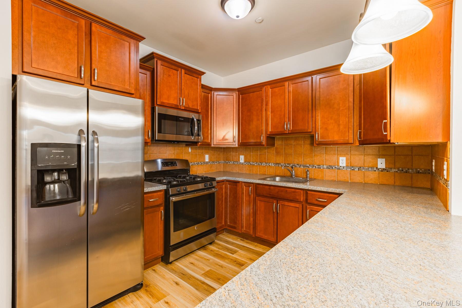 975 Main Street # 12, Farmingdale, NY 11735