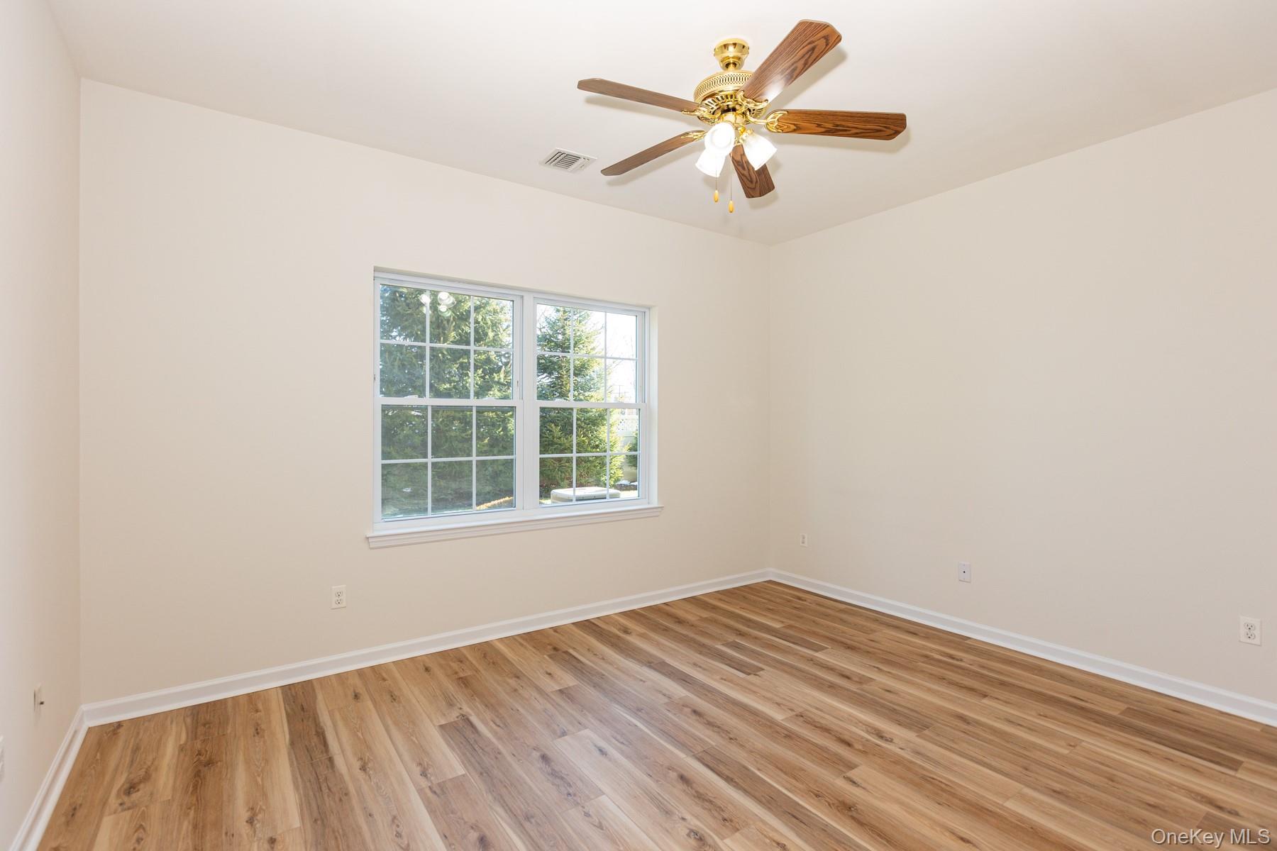 975 Main Street # 12, Farmingdale, NY 11735