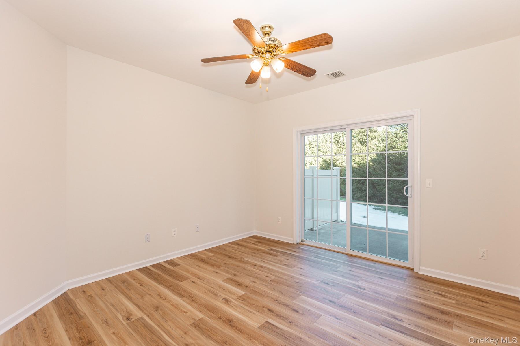 975 Main Street # 12, Farmingdale, NY 11735