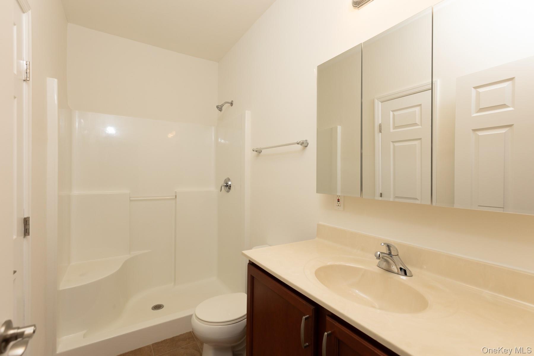 975 Main Street # 12, Farmingdale, NY 11735