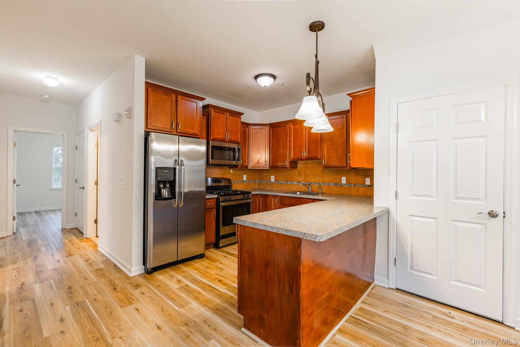 975 Main Street # 12, Farmingdale, NY 11735