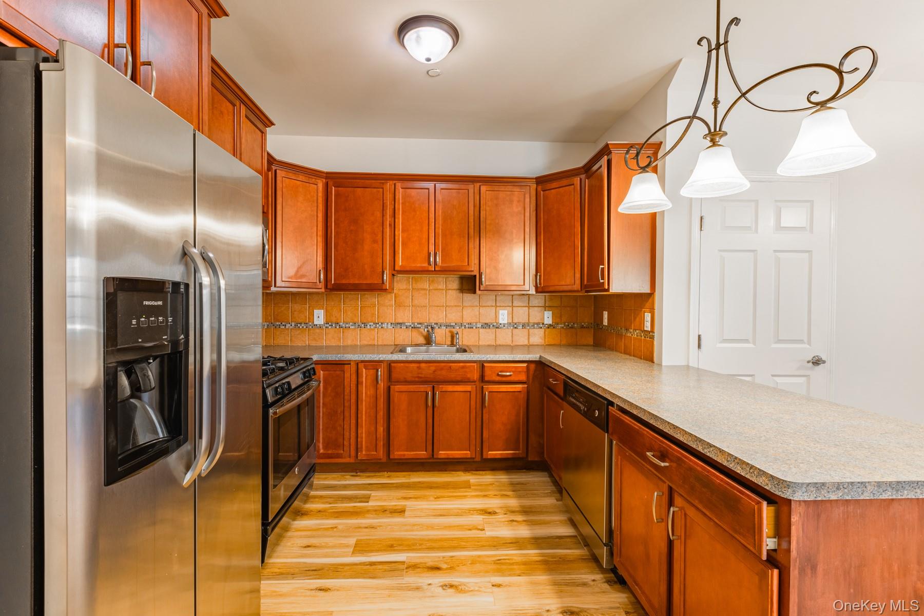 975 Main Street # 12, Farmingdale, NY 11735