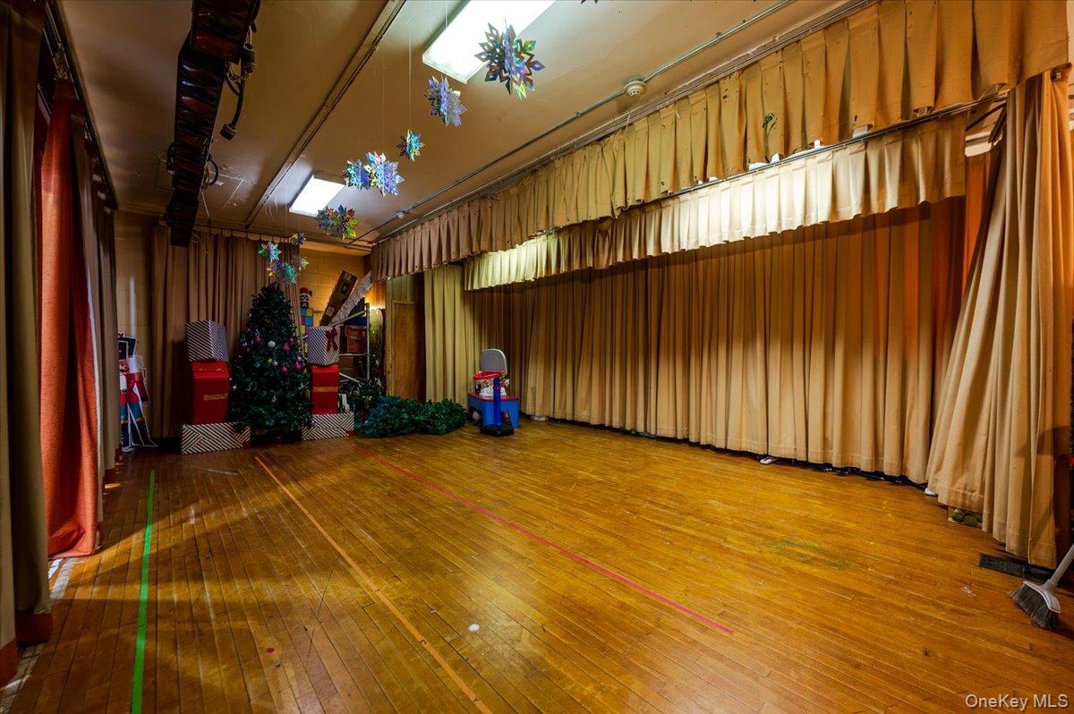 1346 Broadway, Hewlett, NY 11557