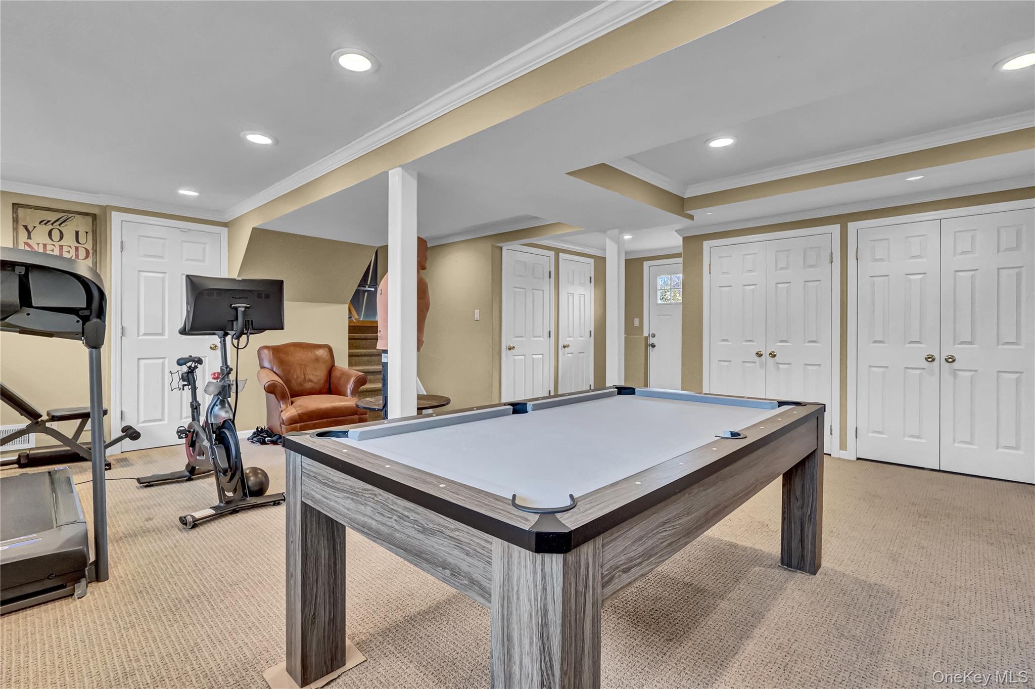 18 Frost Lane, Greenlawn, NY 11740