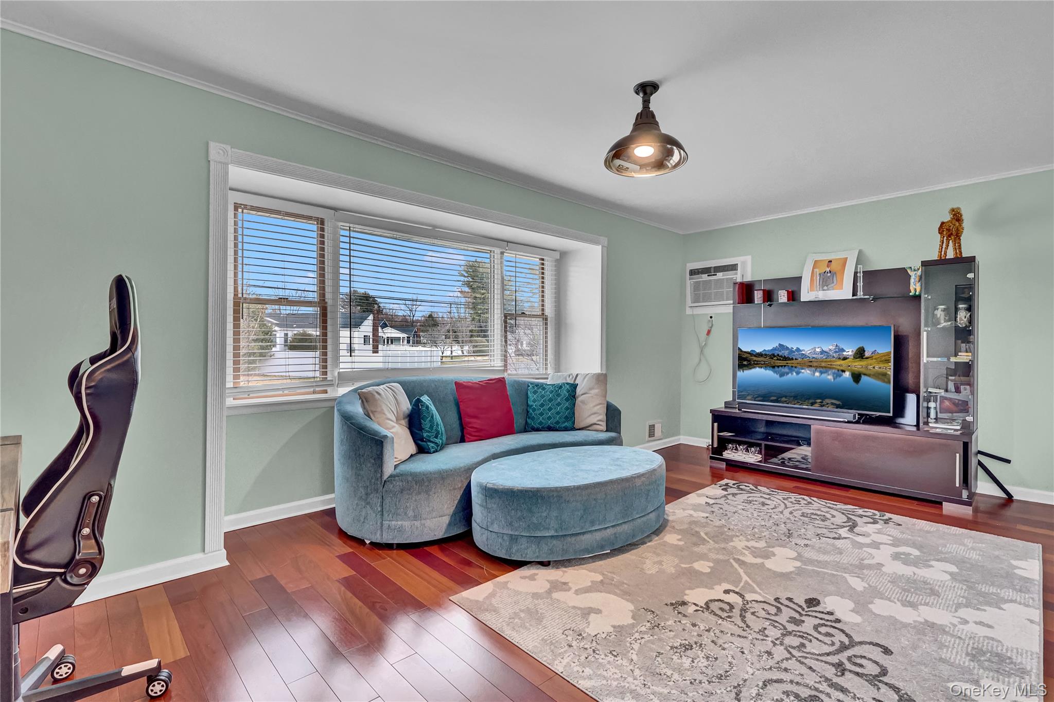 18 Frost Lane, Greenlawn, NY 11740