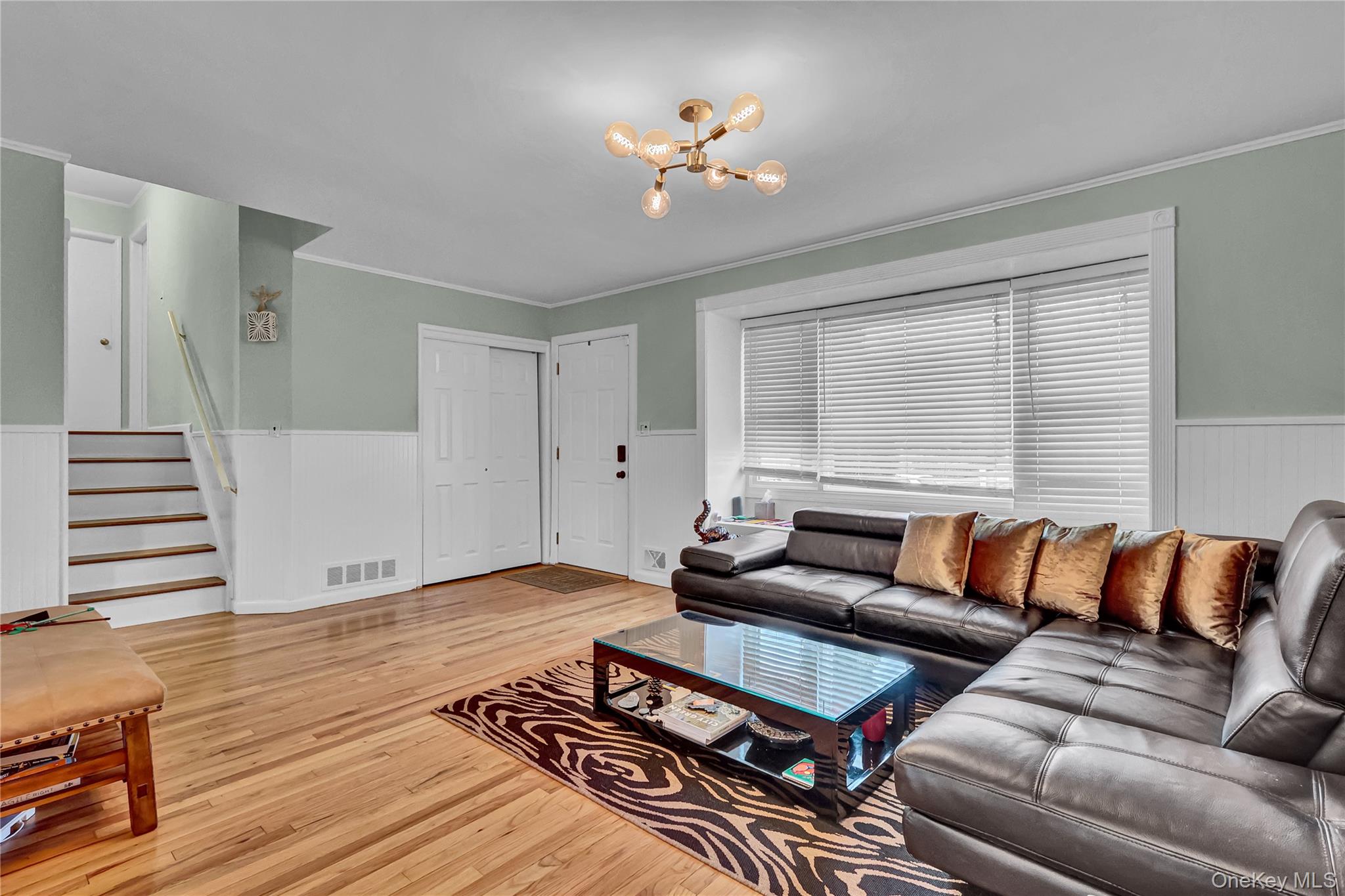 18 Frost Lane, Greenlawn, NY 11740