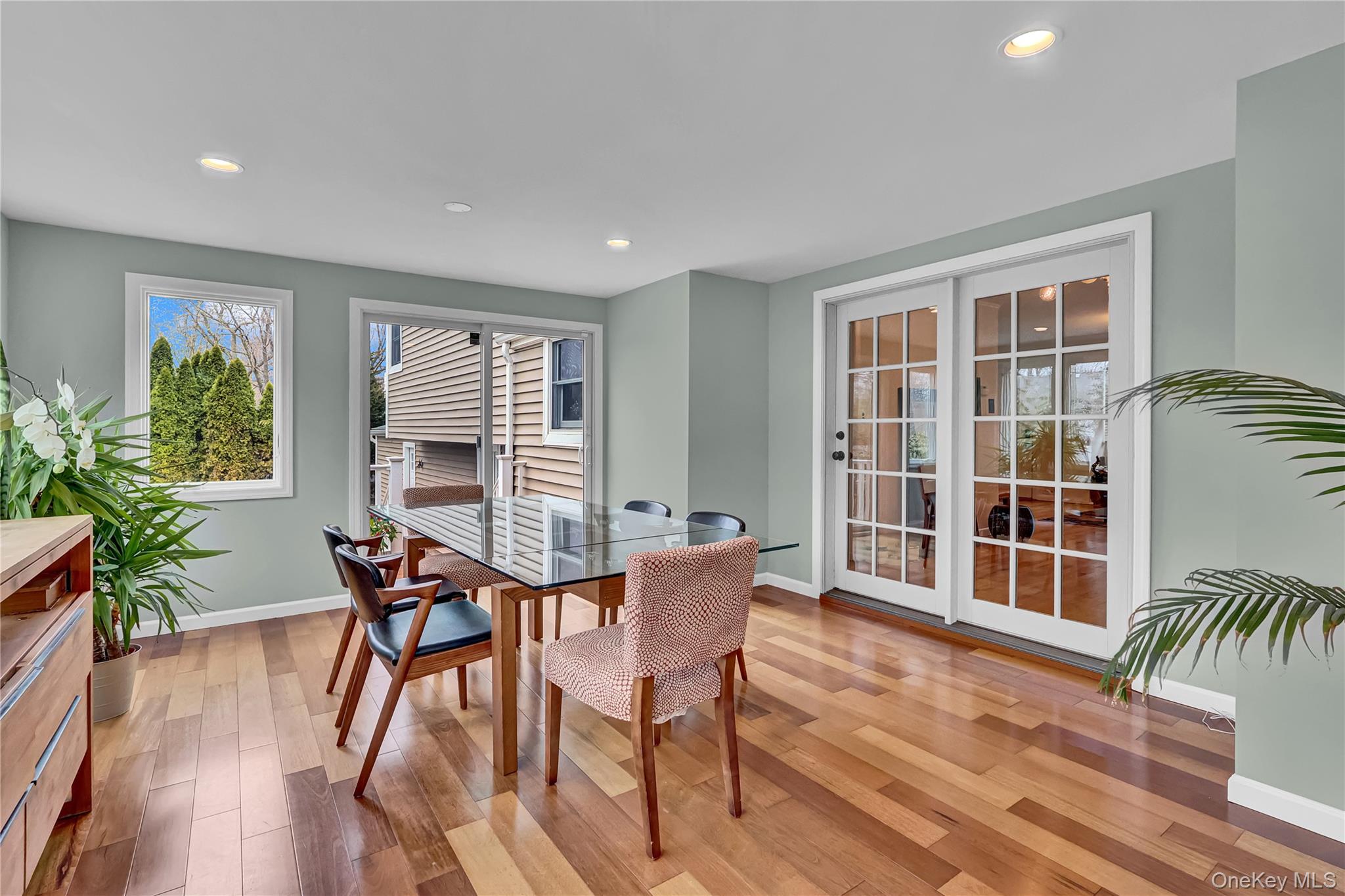 18 Frost Lane, Greenlawn, NY 11740