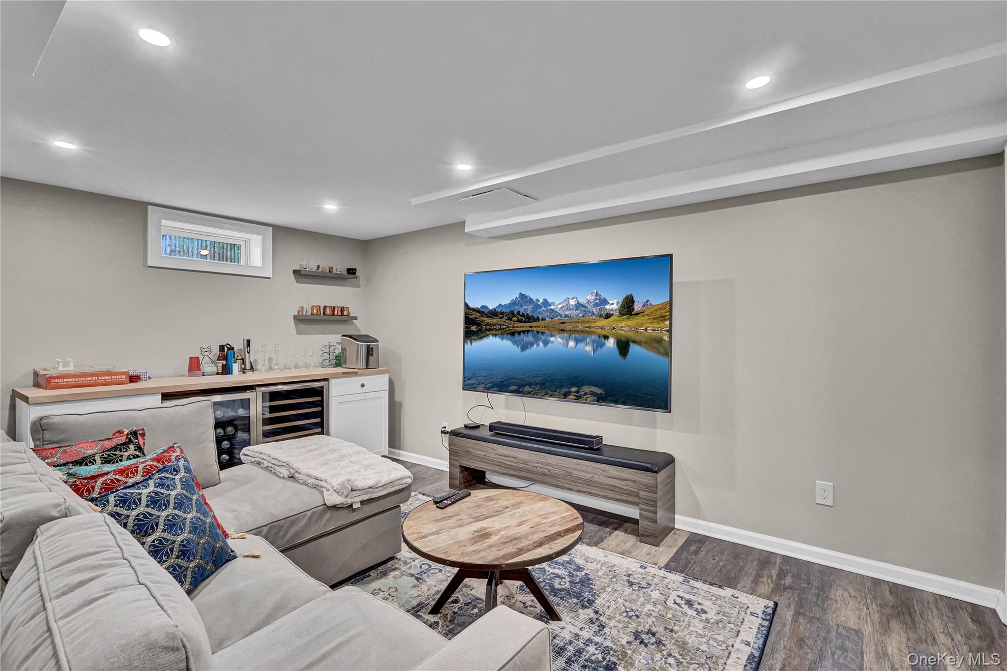 18 Frost Lane, Greenlawn, NY 11740