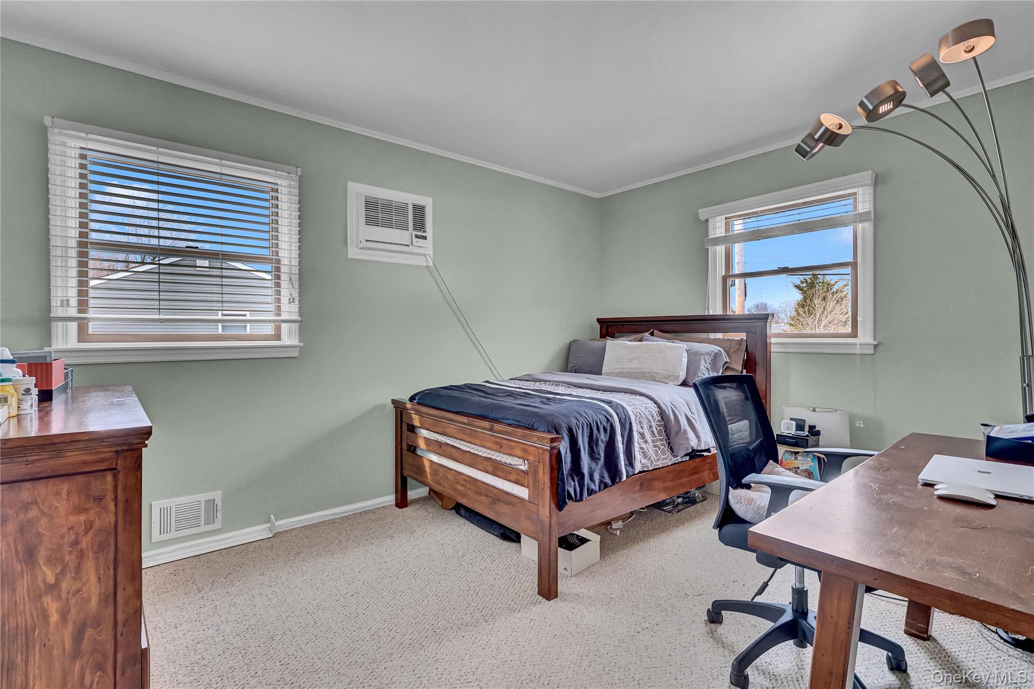 18 Frost Lane, Greenlawn, NY 11740