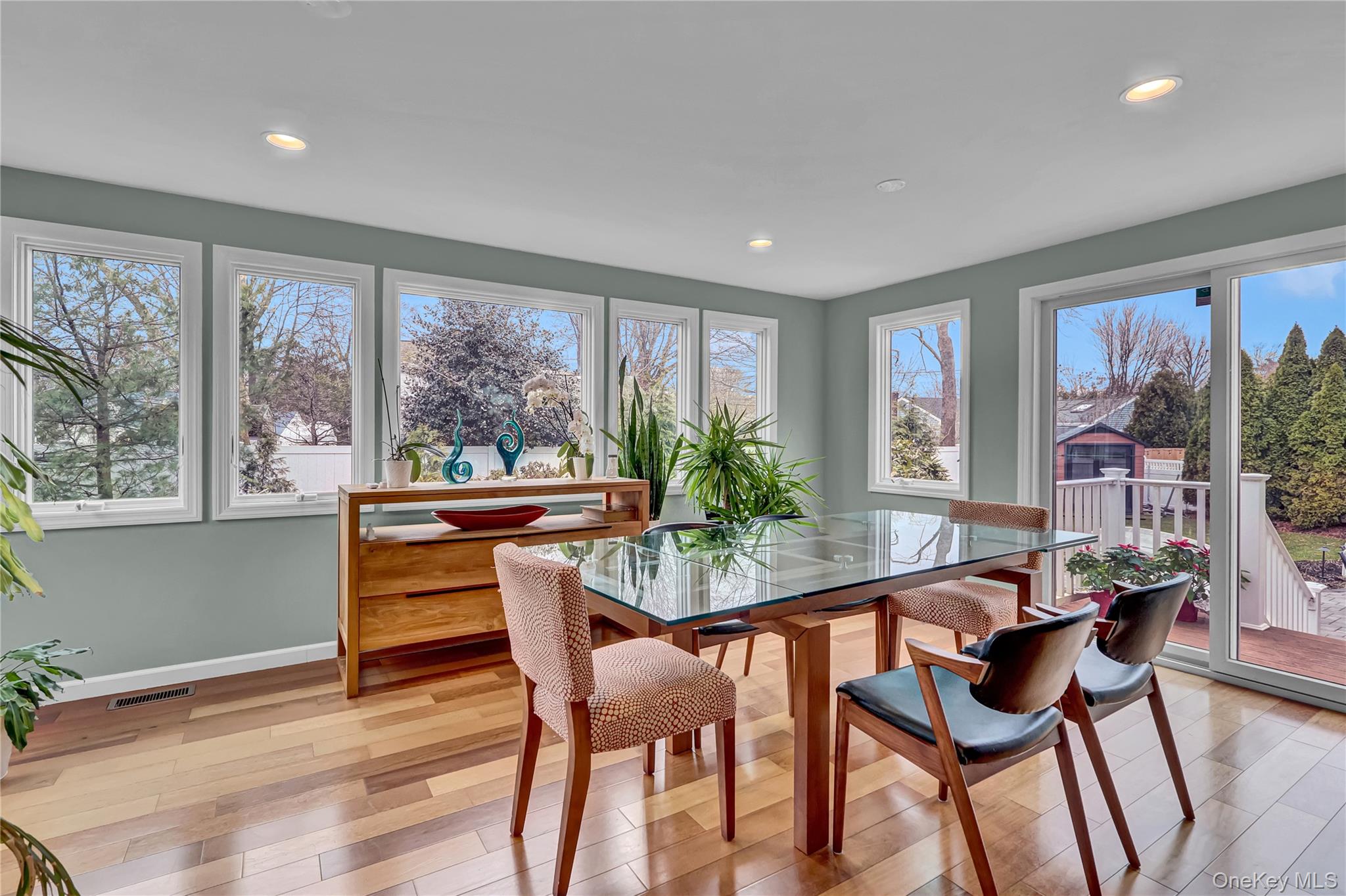 18 Frost Lane, Greenlawn, NY 11740