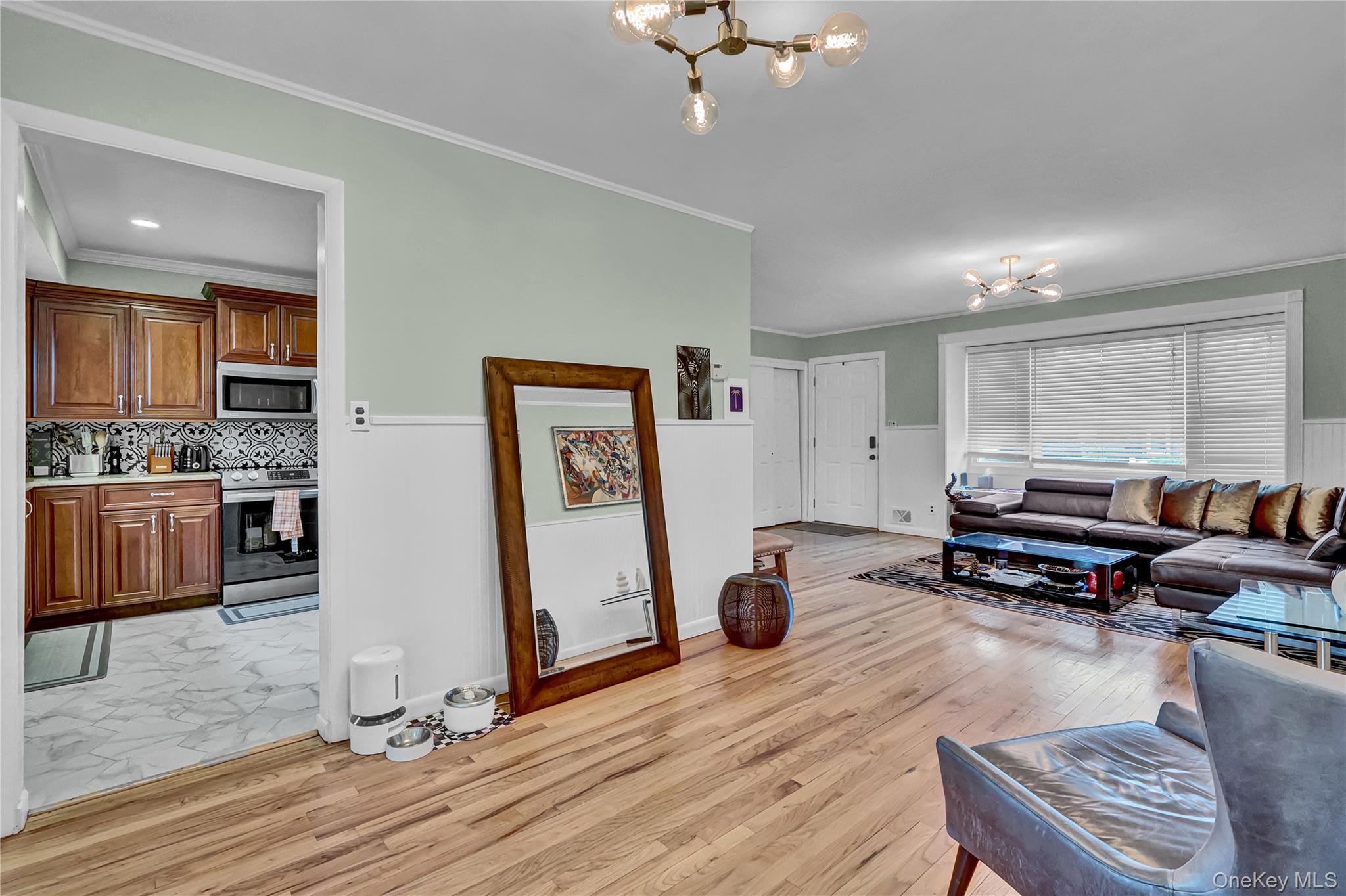 18 Frost Lane, Greenlawn, NY 11740