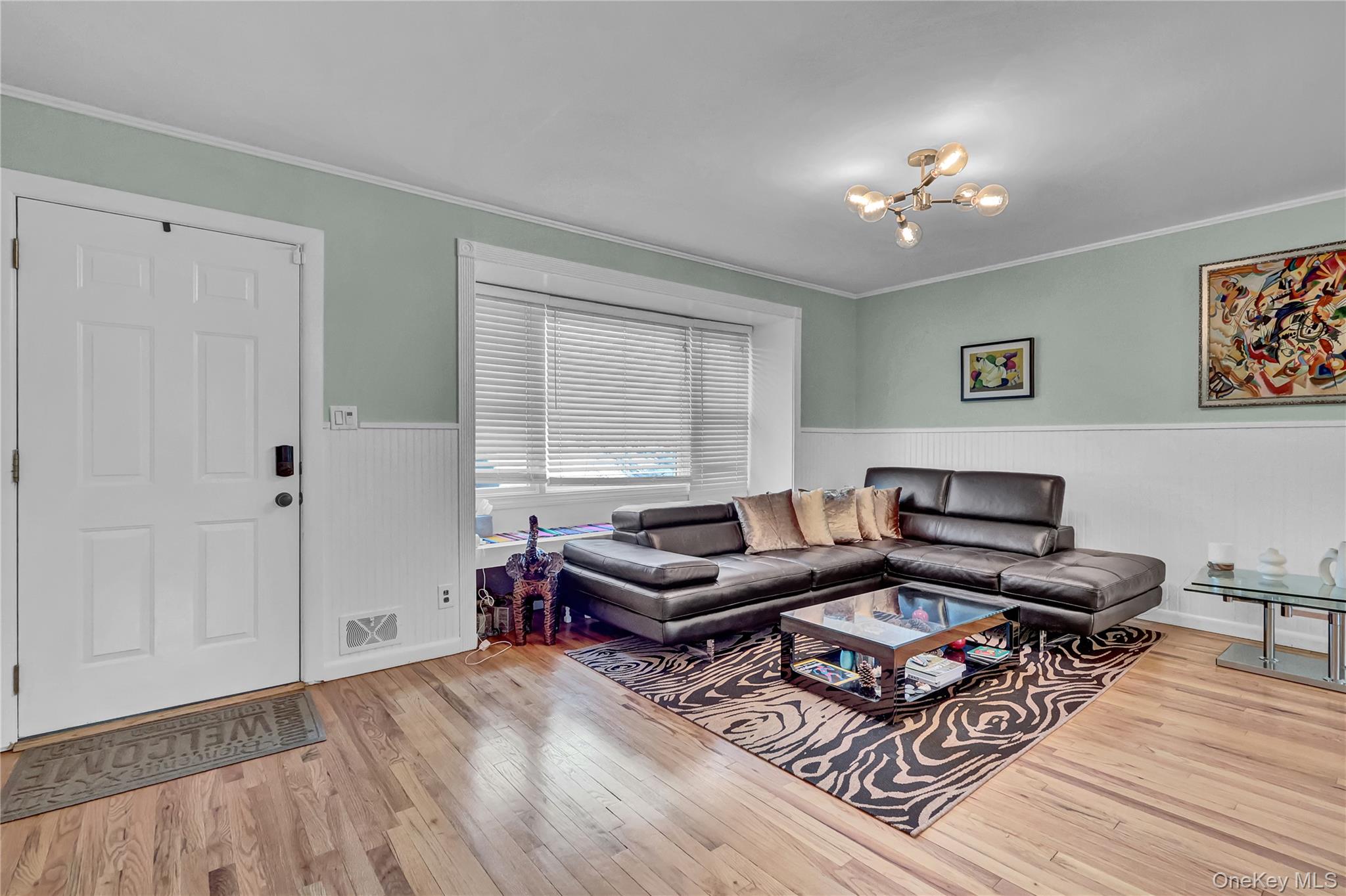 18 Frost Lane, Greenlawn, NY 11740