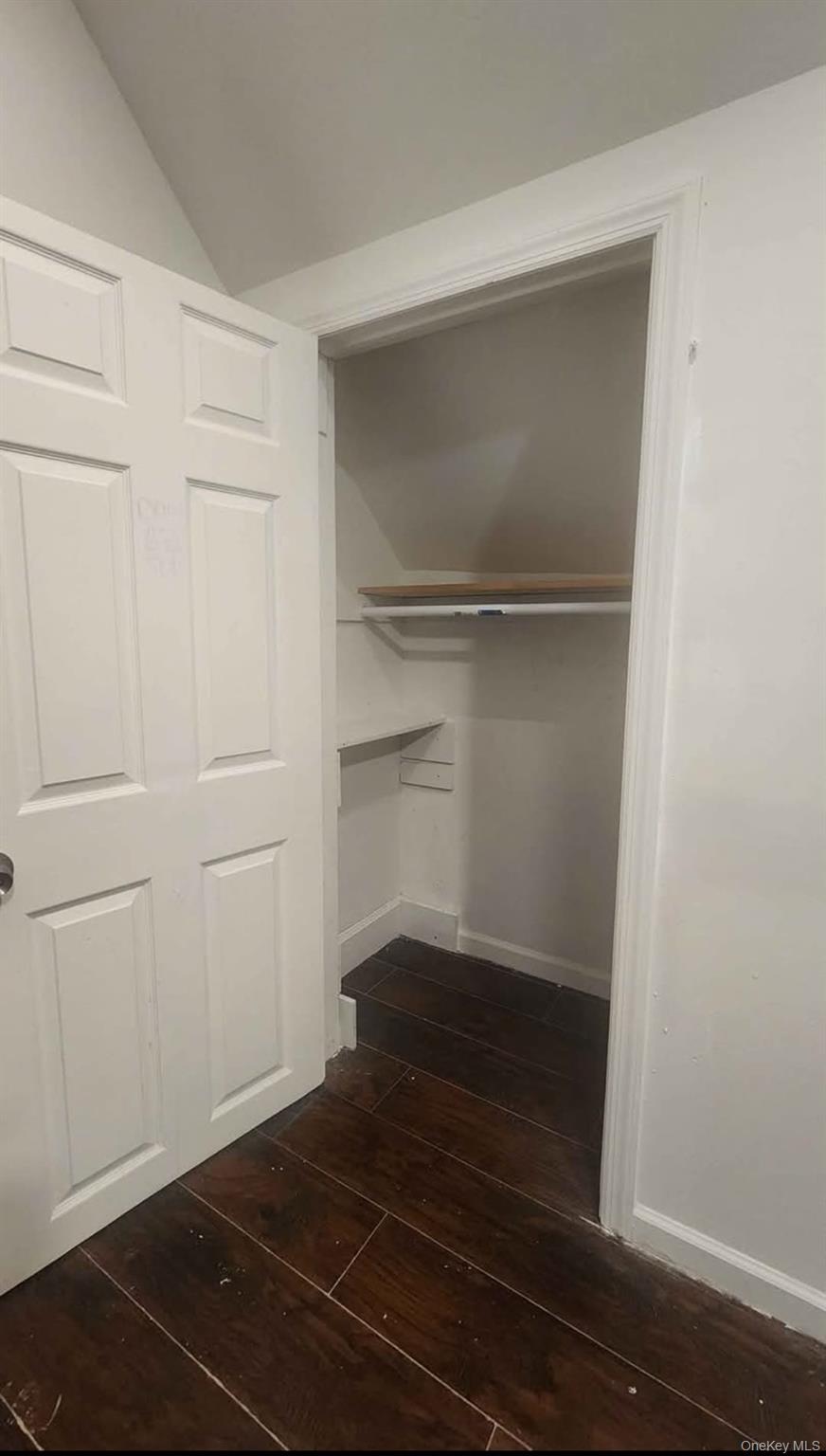 10 Ross Avenue, Bay Shore, NY 11706