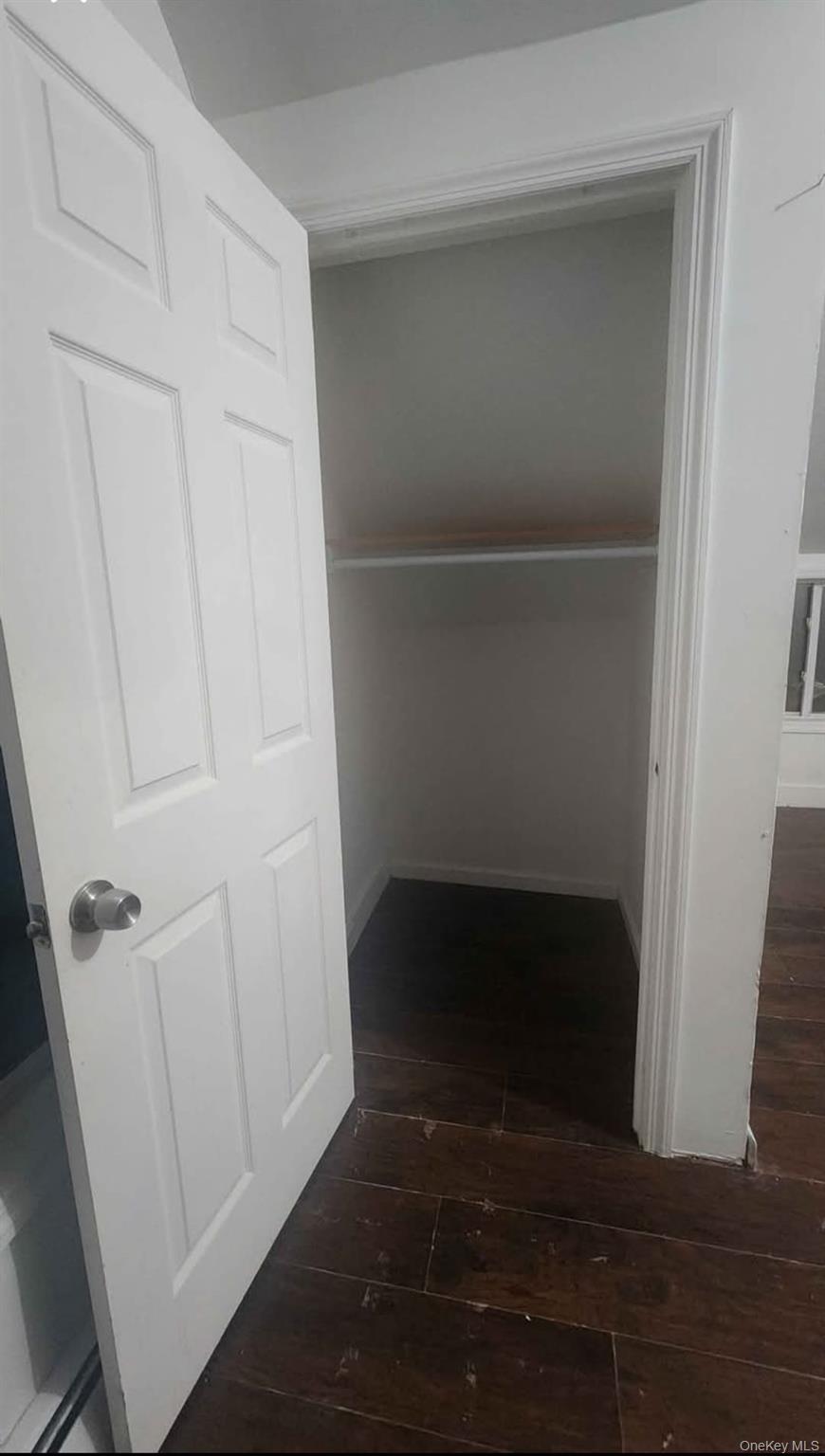 10 Ross Avenue, Bay Shore, NY 11706