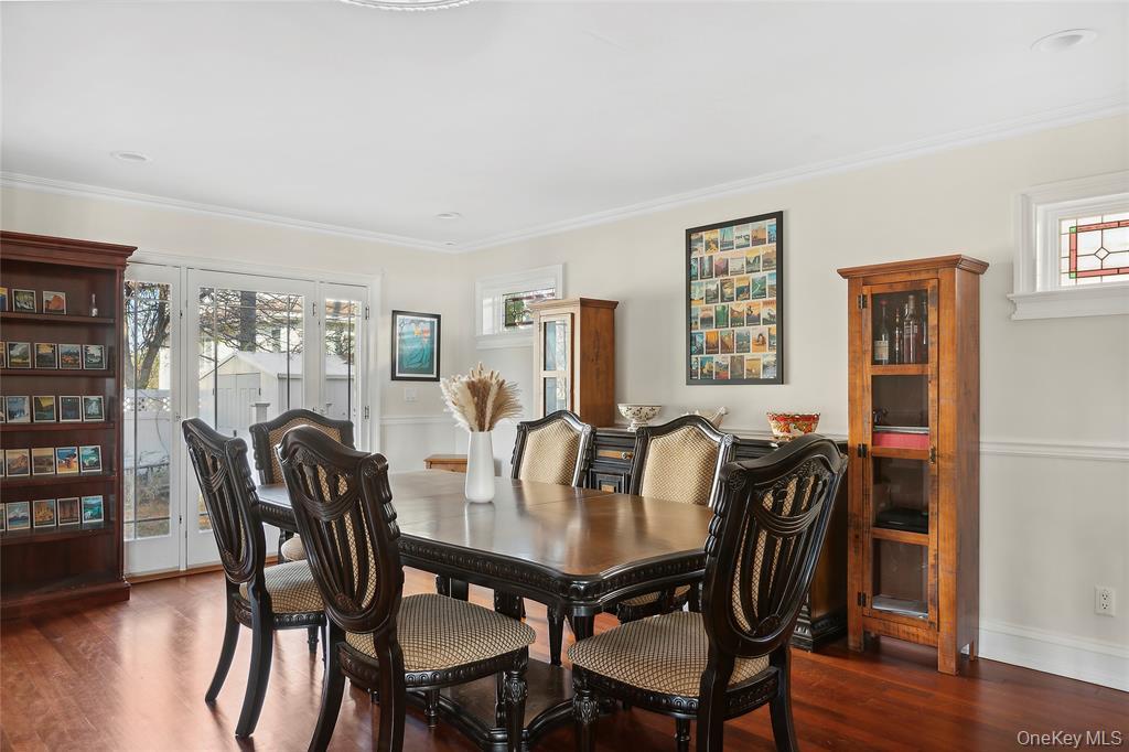 4 Quebec Road, Island Park, NY 11558