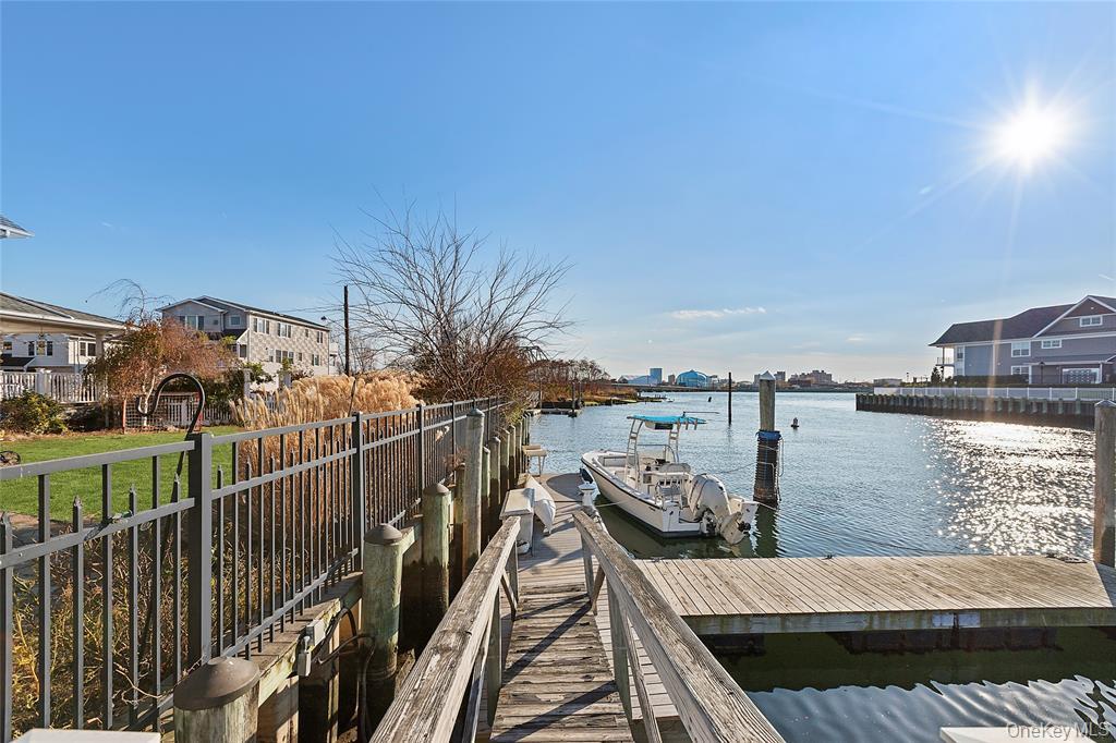 4 Quebec Road, Island Park, NY 11558